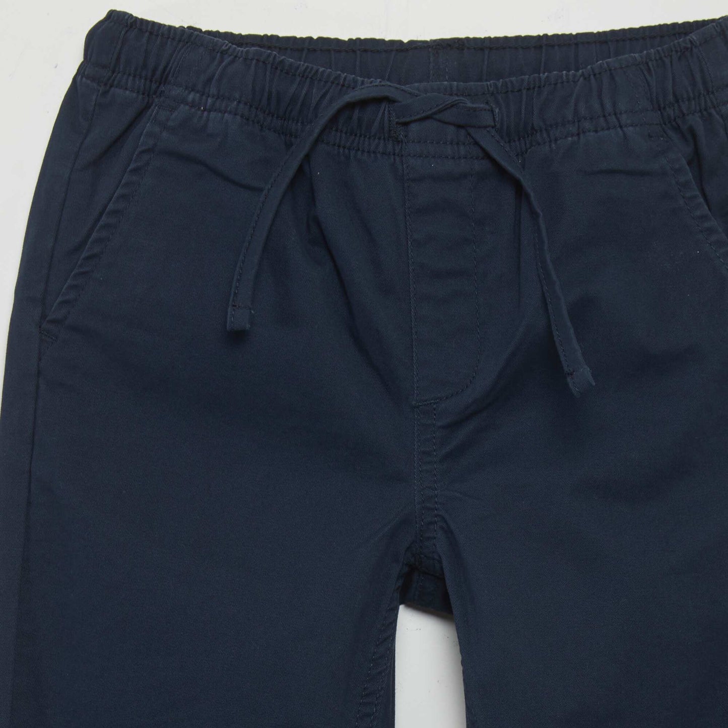 Pantalon jogger avec taille élastiquée bleu marine