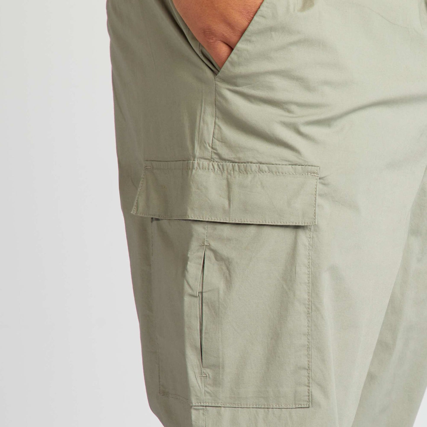 Pantalon avec poches sur les côtés Vert