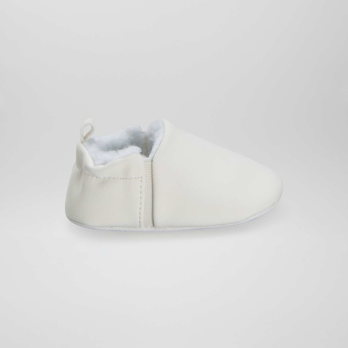 Chaussons en suédine fourrés blanc