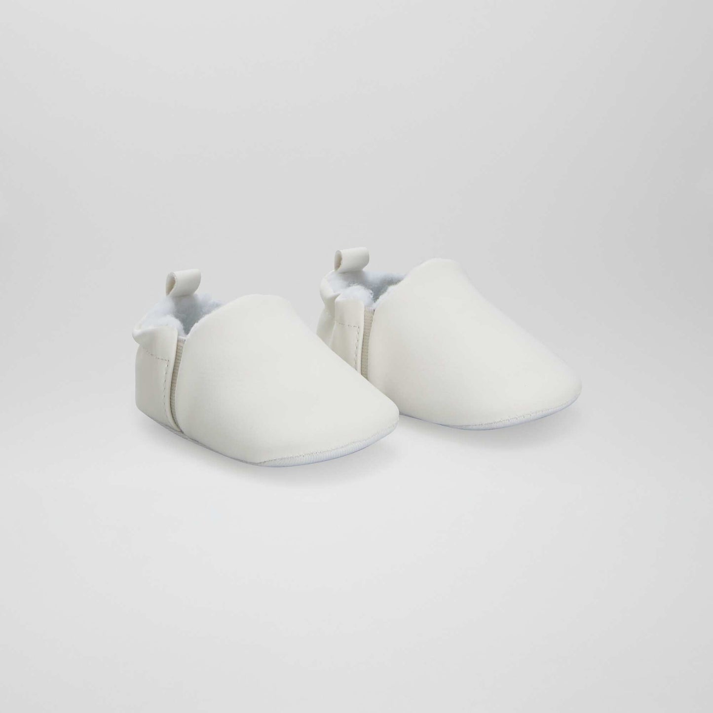 Chaussons en suédine fourrés blanc