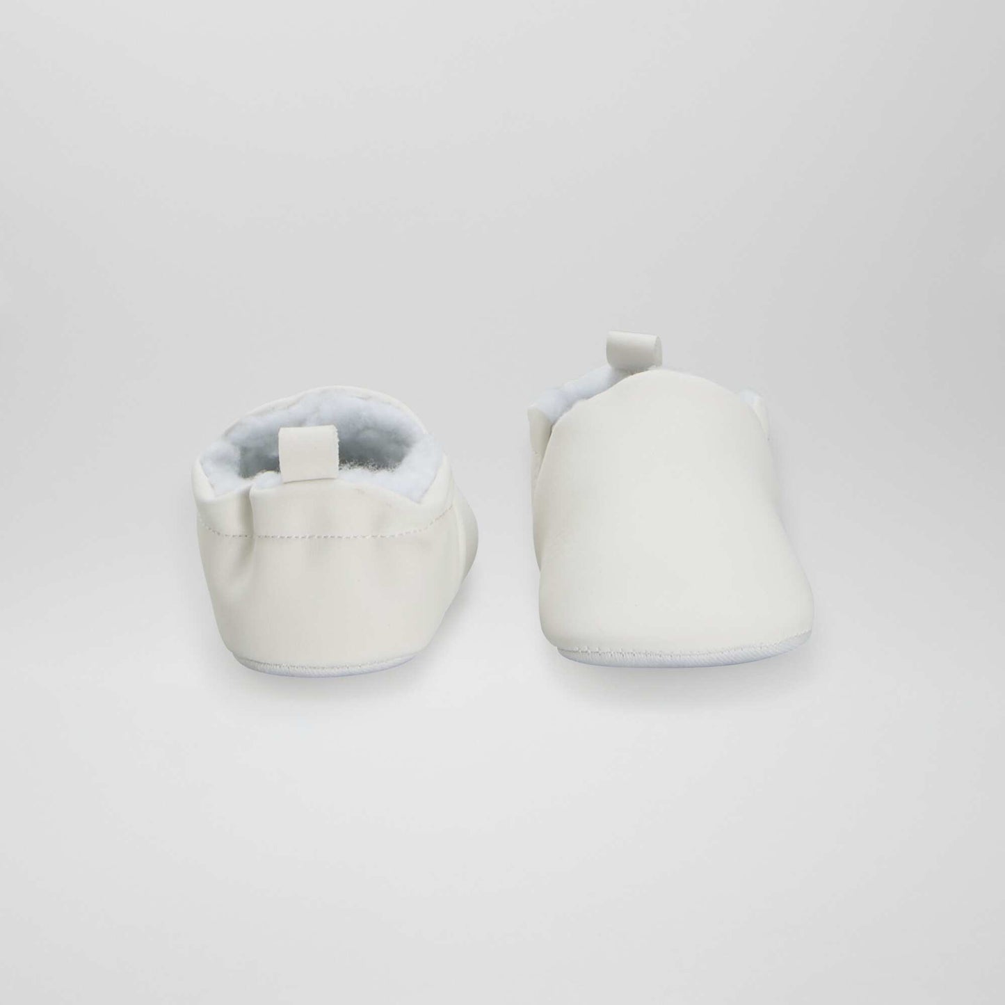 Chaussons en suédine fourrés blanc