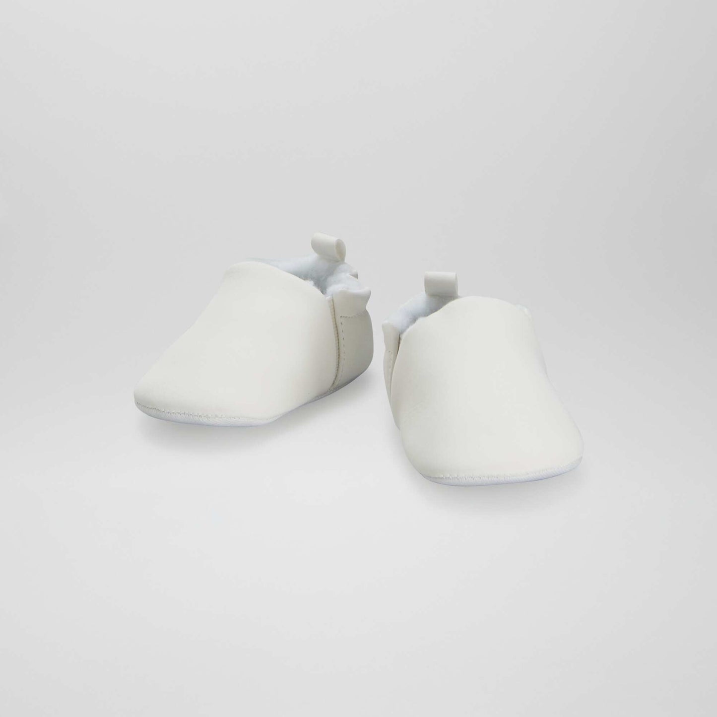 Chaussons en suédine fourrés blanc