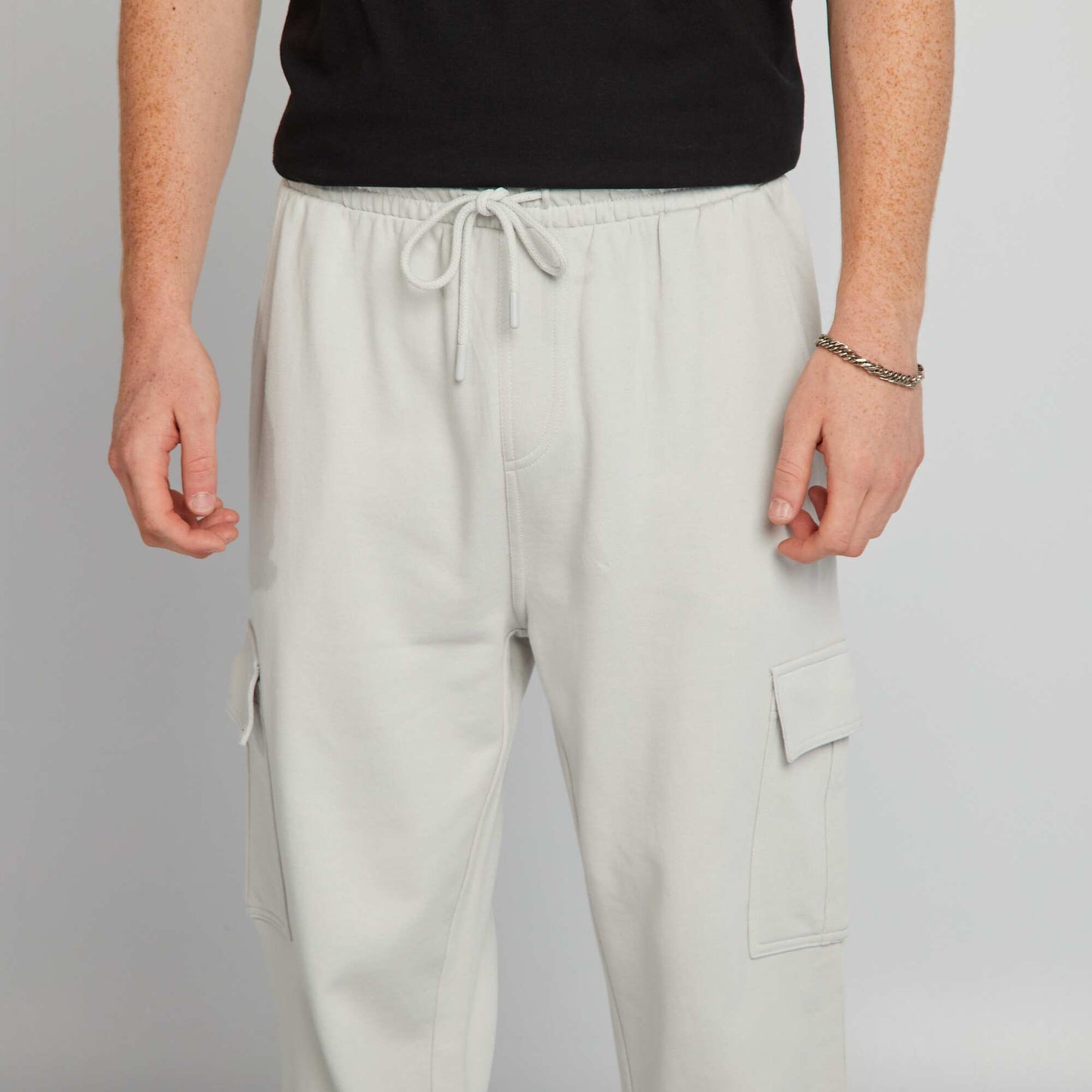 Pantalon de jogging avec poches sur les côtés Gris