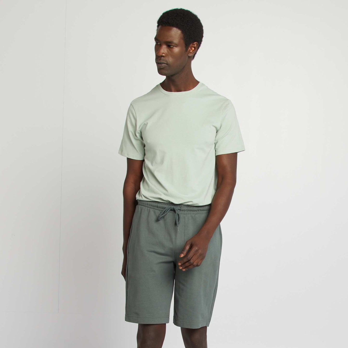Short de sport style jogger VERT FONCé