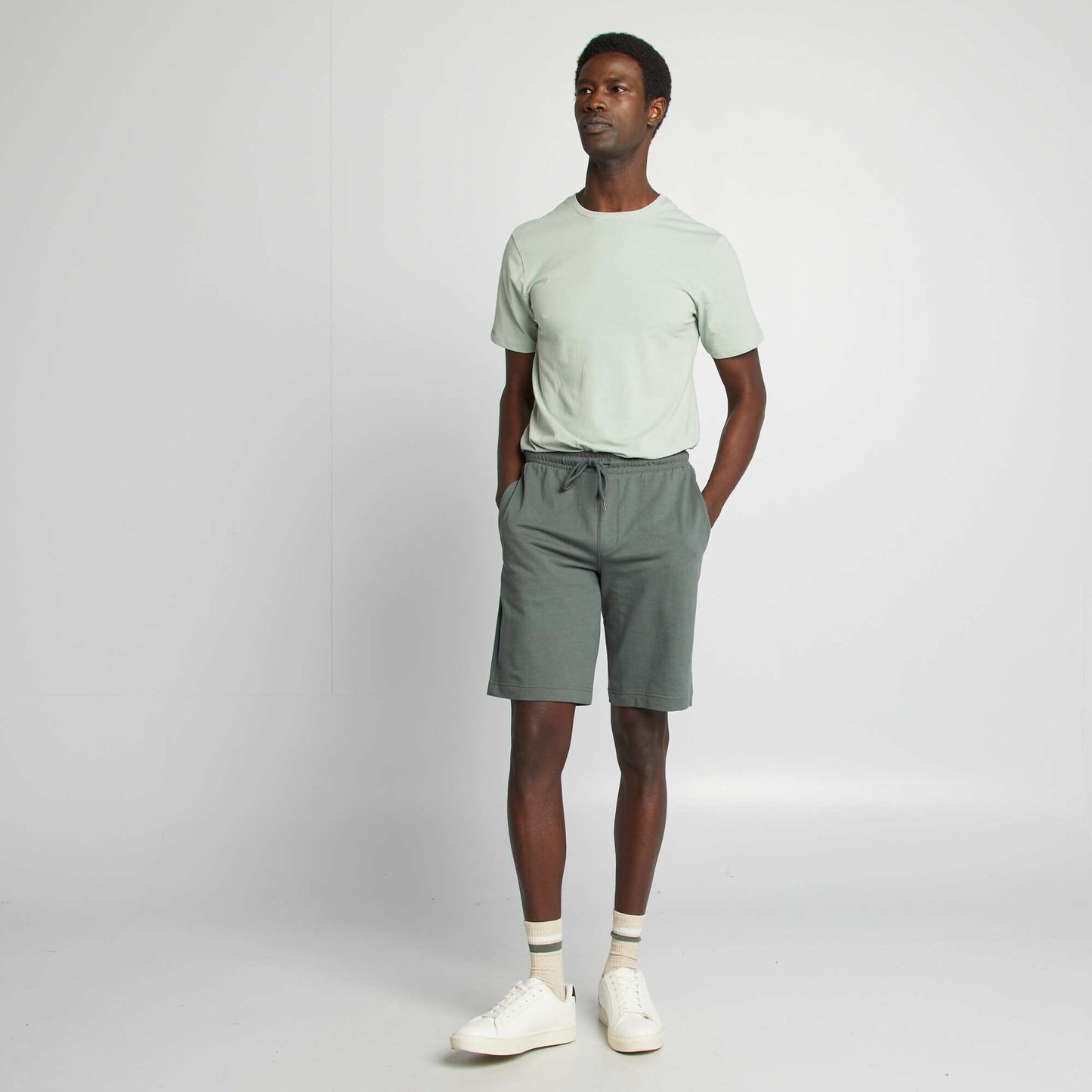 Short de sport style jogger VERT FONCé