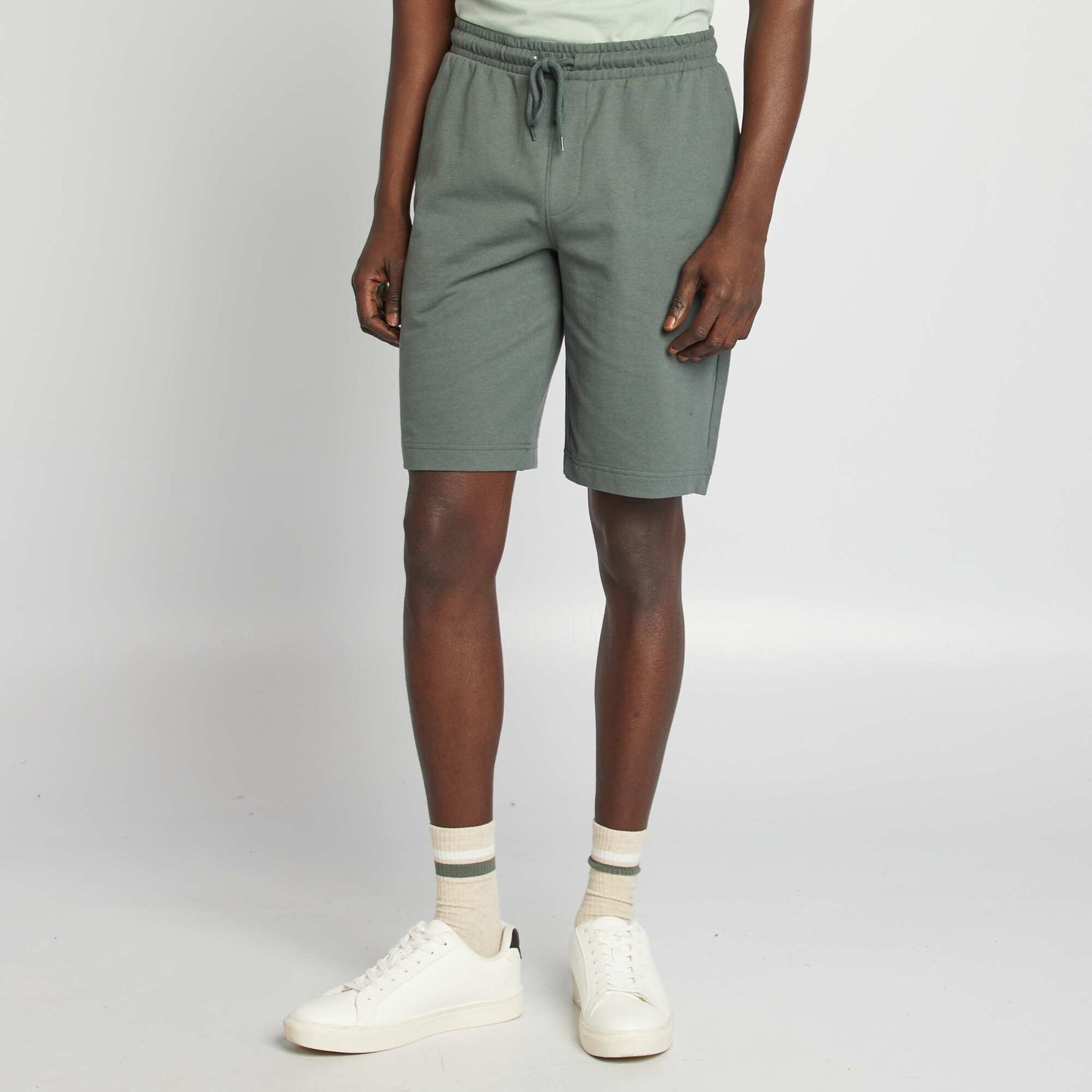 Short de sport style jogger VERT FONCé
