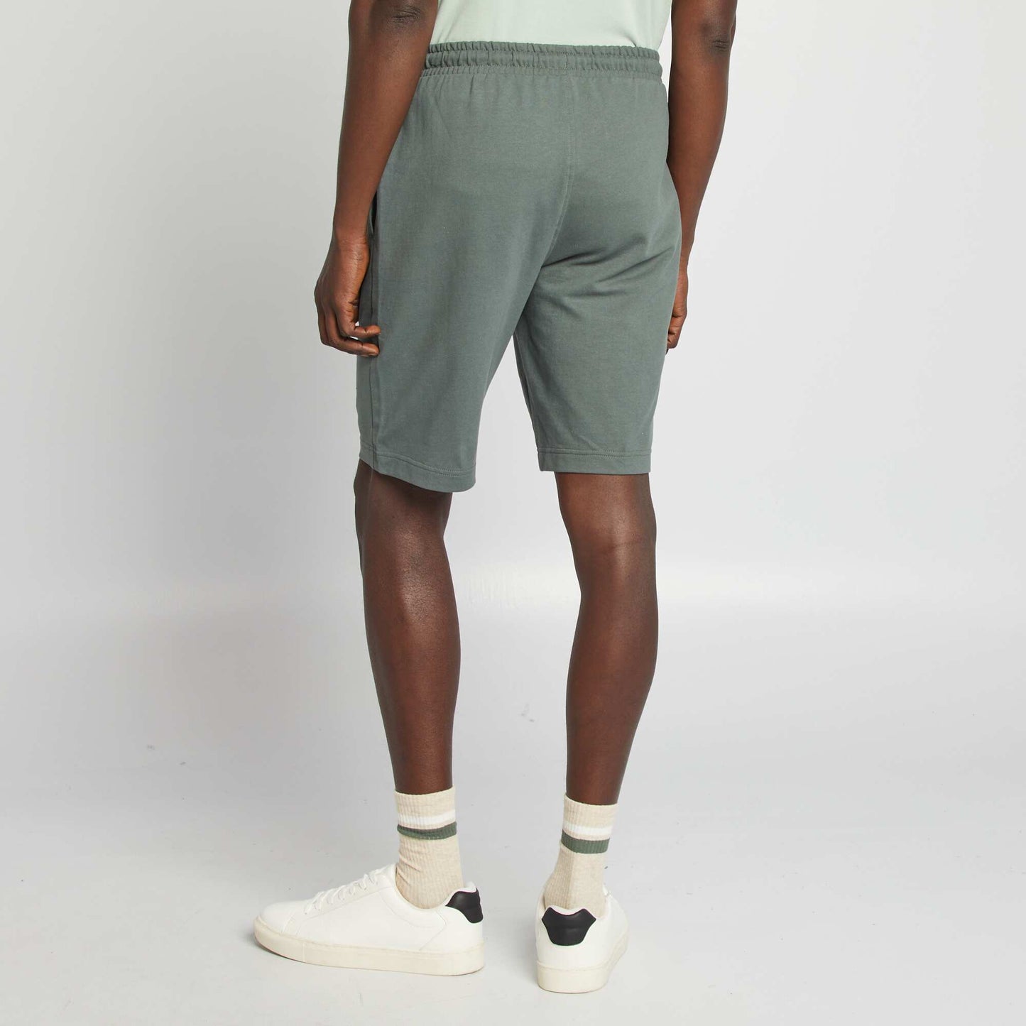 Short de sport style jogger VERT FONCé