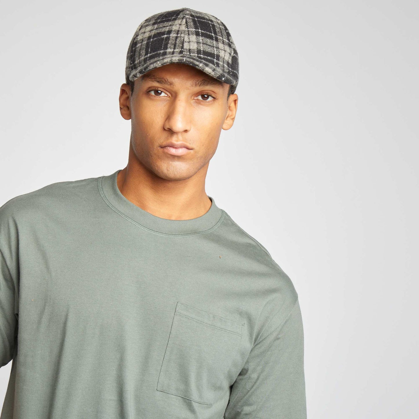 T-shirt uni avec poche poitrine Vert