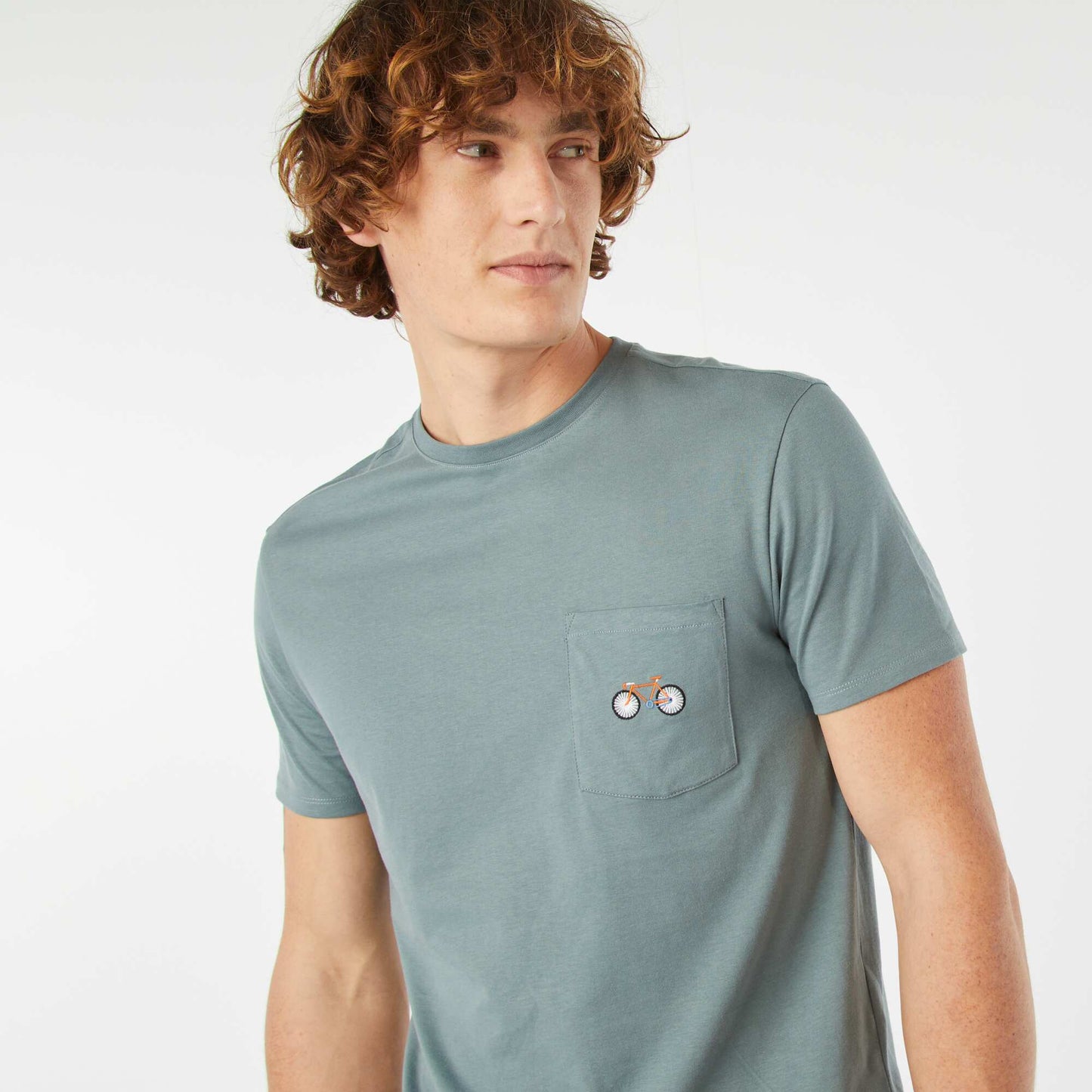 T-shirt manches courtes avec poche poitrine et broderie BLEU