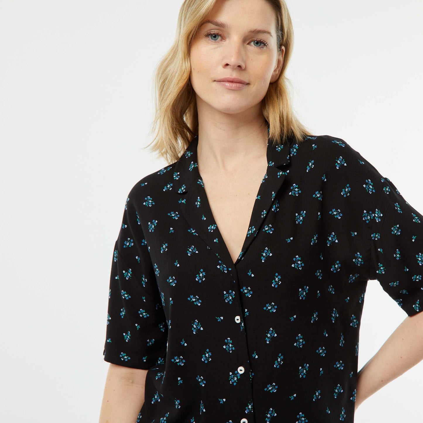 Ensemble pyjama chemisier + pantalon imprimé NOIR FLEURI