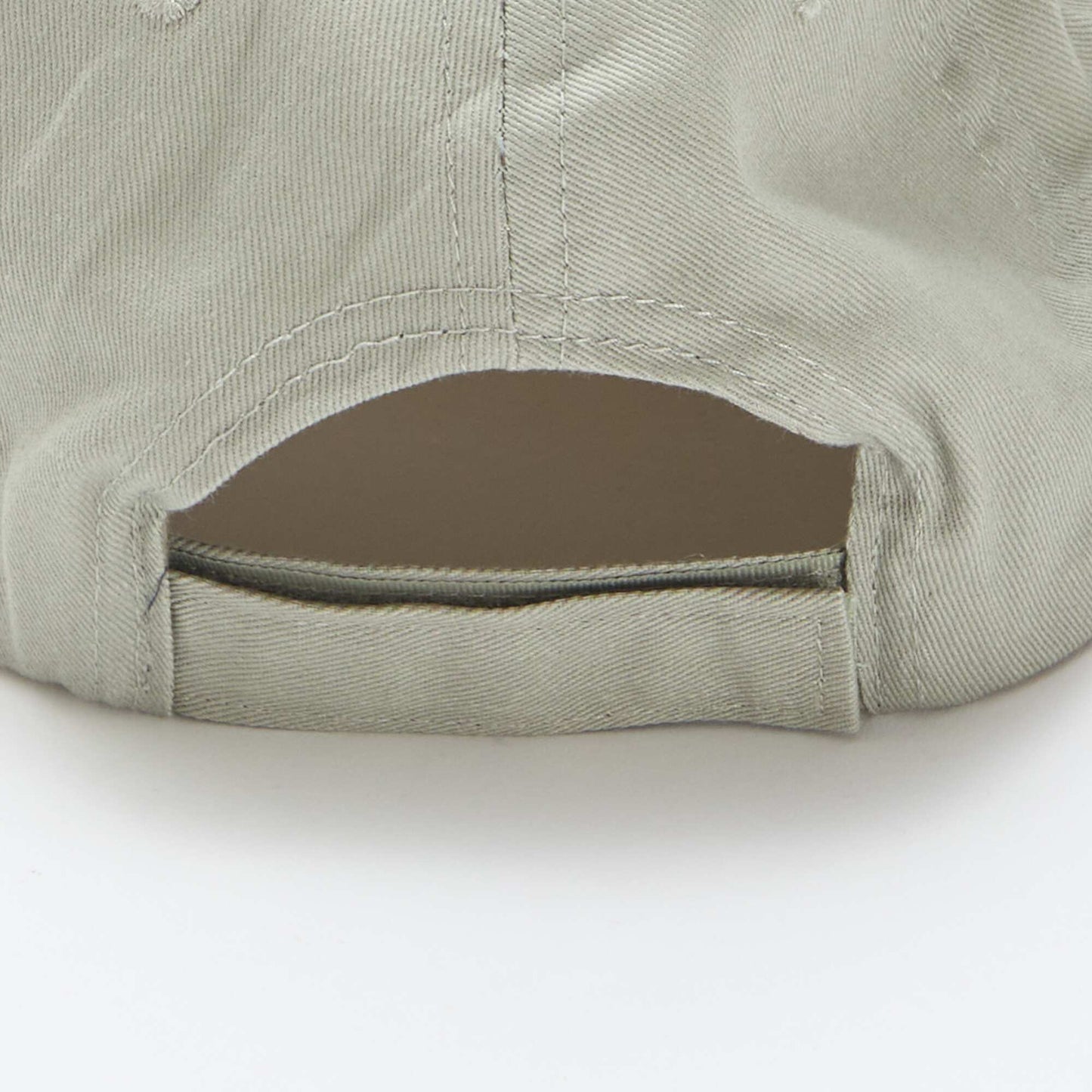 Casquette en toile avec broderies VERT