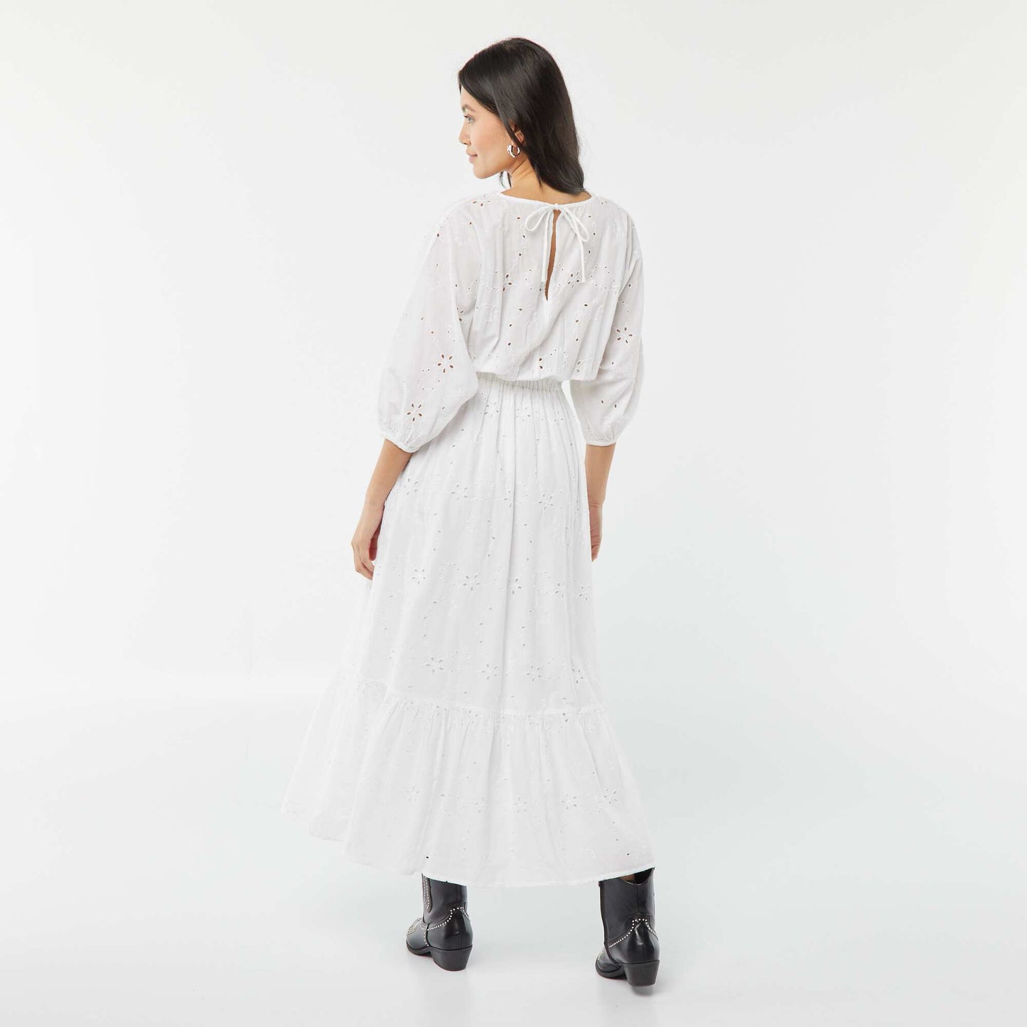 Robe longue avec broderie anglaise et volant à la base BLANC