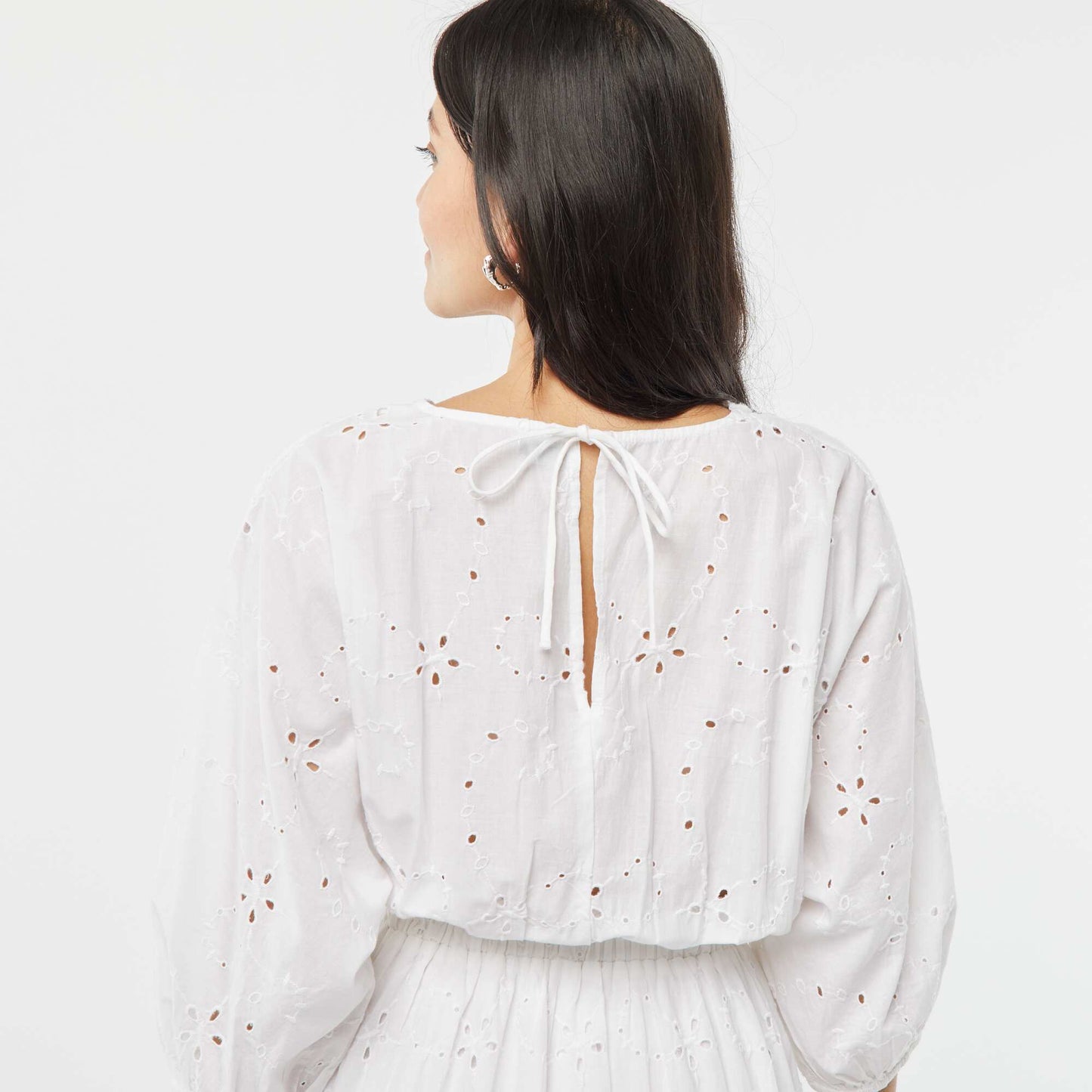 Robe longue avec broderie anglaise et volant à la base BLANC