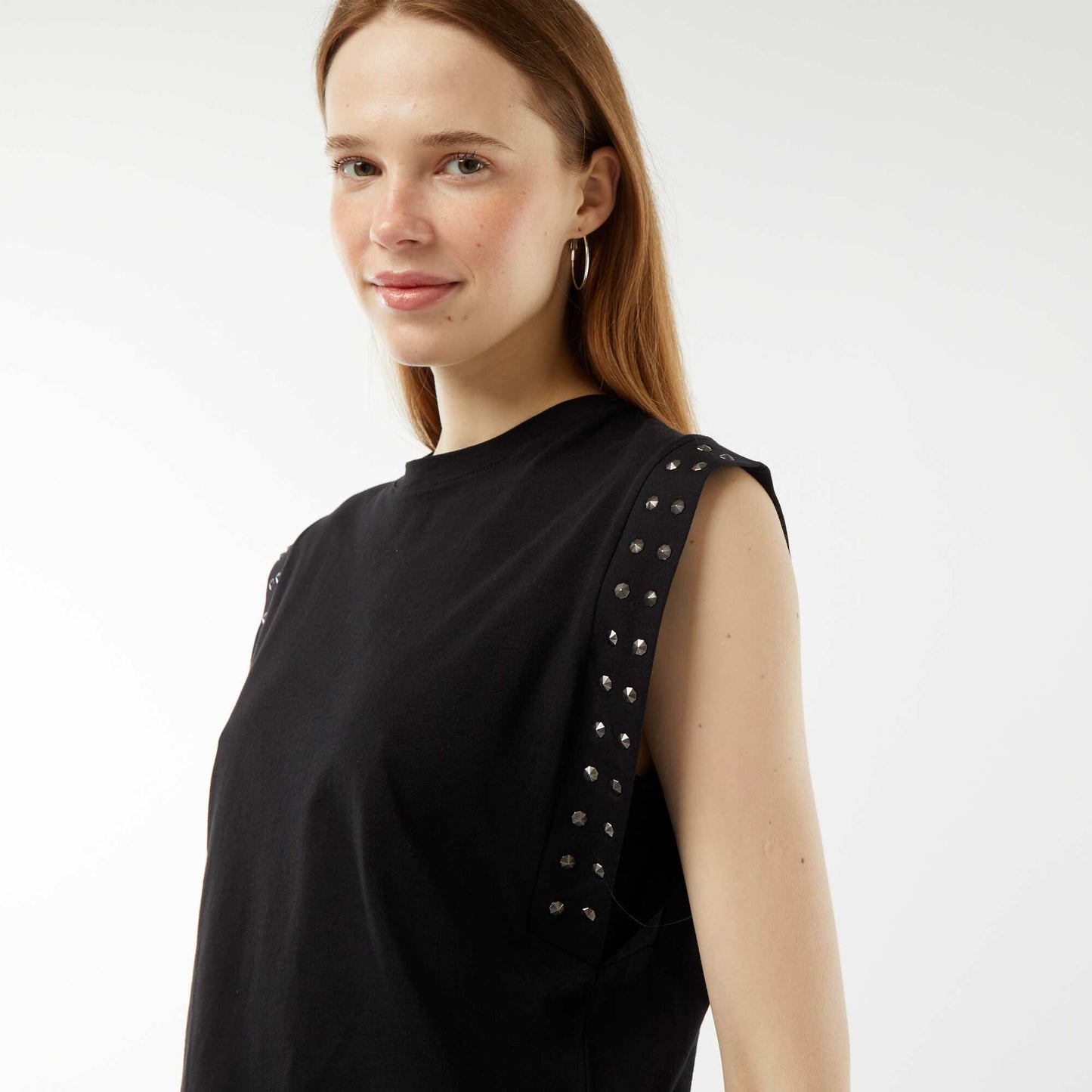 T-shirt sans manches avec emmanchures cloutées NOIR