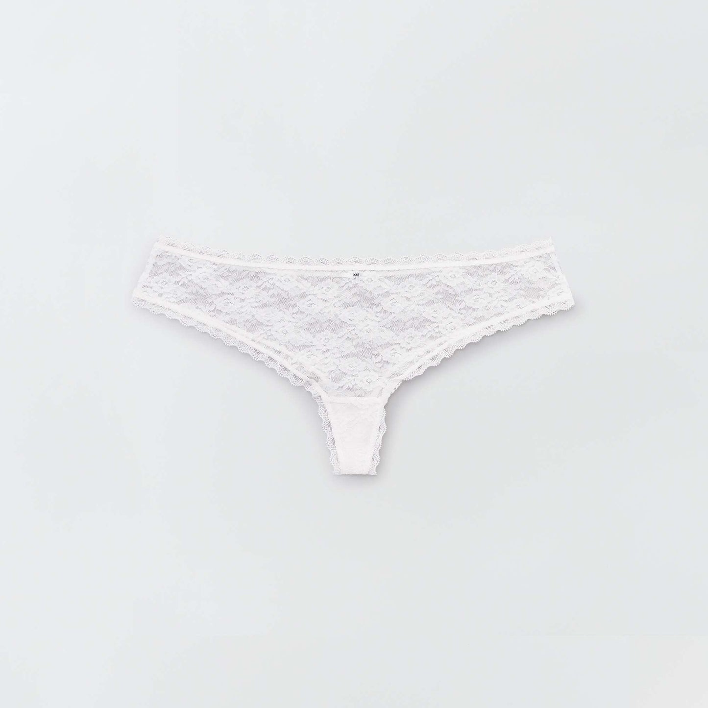 Lot de 3 tangas en dentelle écru/rouge/noir