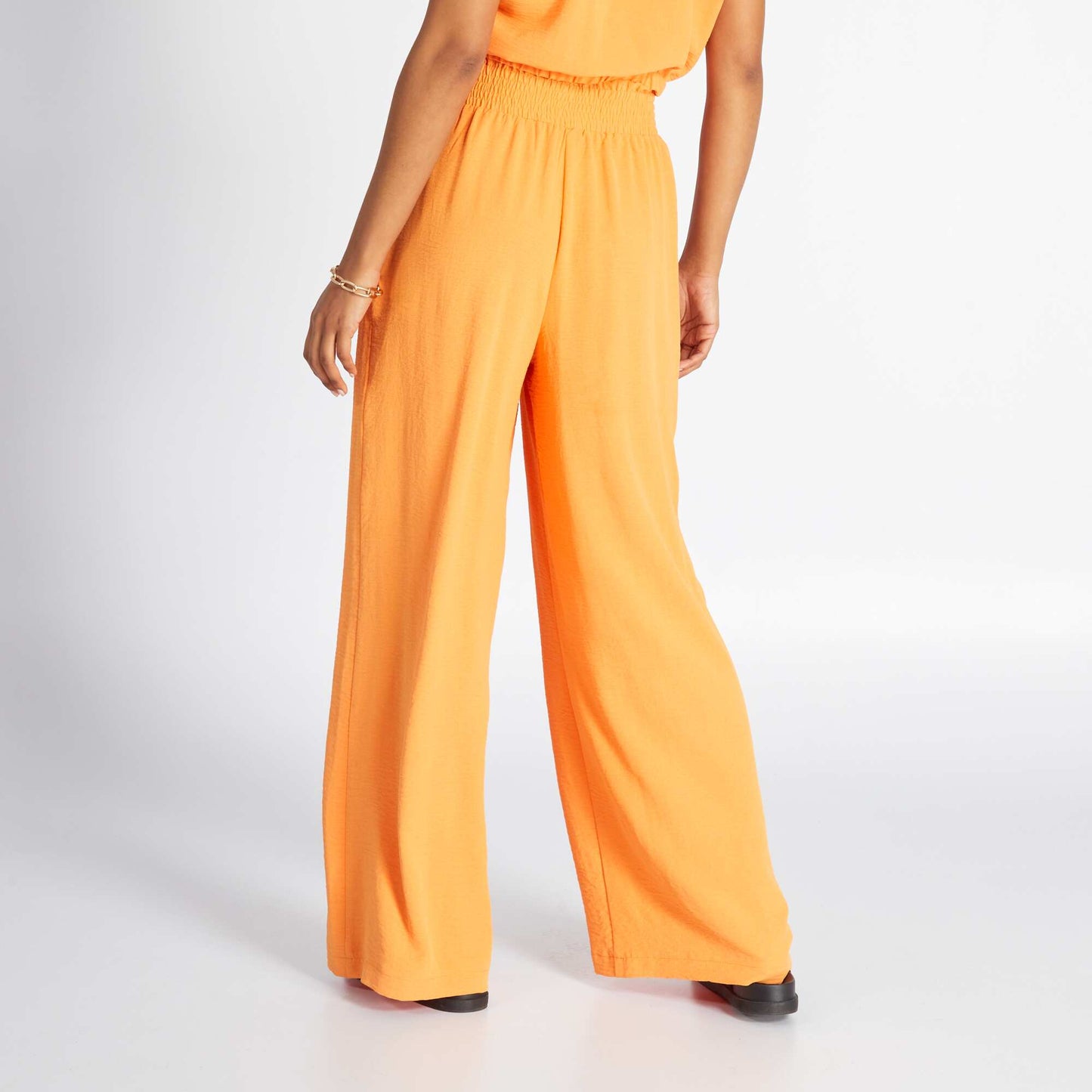 Pantalon large en maille satinée orange