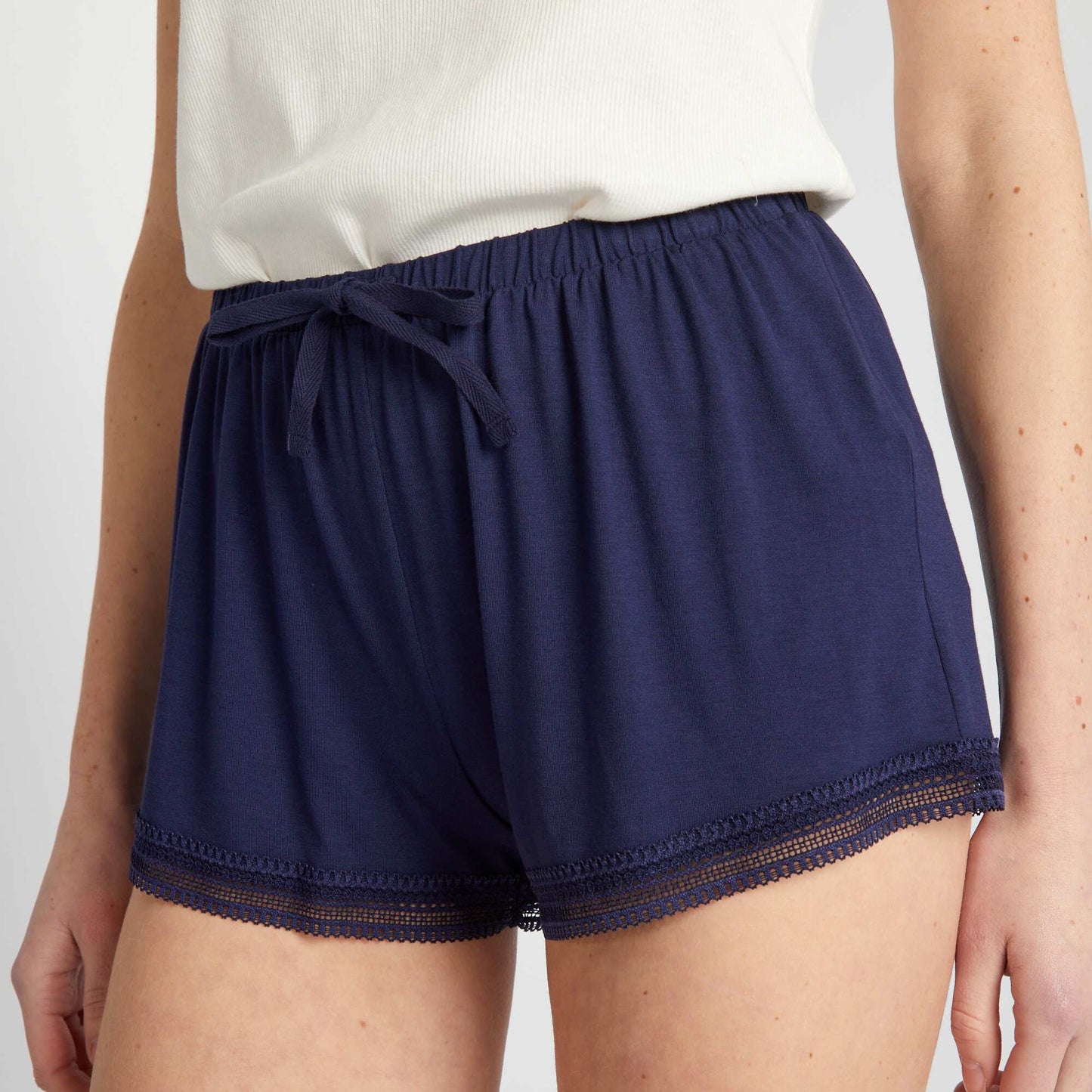 Short court avec dentelle Bleu