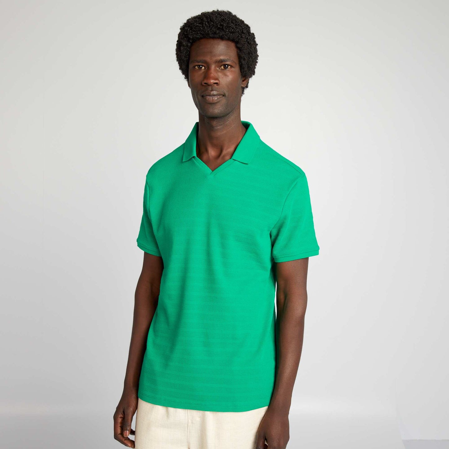 Polo en maille texturée à col V Vert