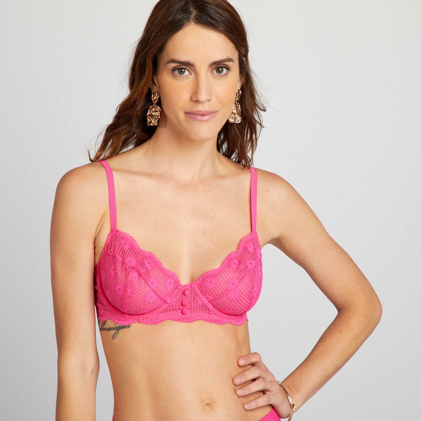 Soutien-gorge corbeille en dentelle avec boutons Rose