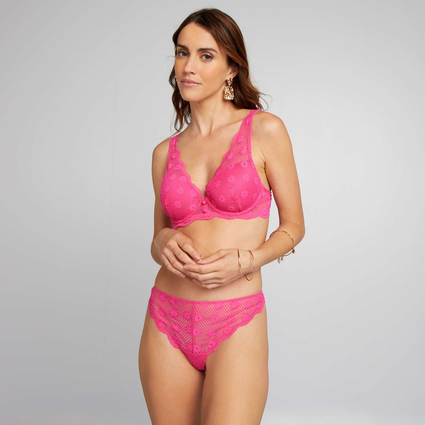 Tanga dentelle avec bouton fantaisie Rose