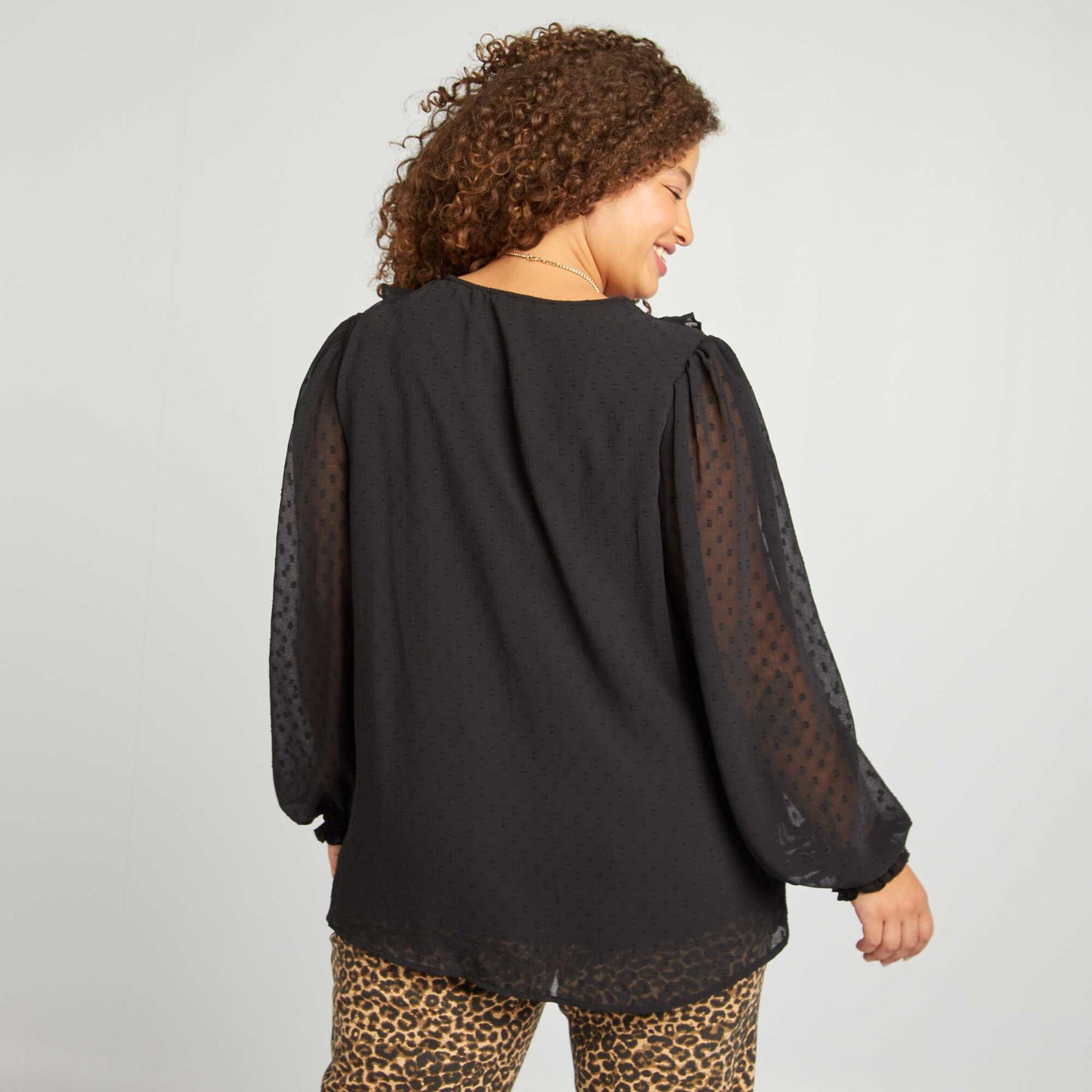 Blouse en plumetis et volantée noir