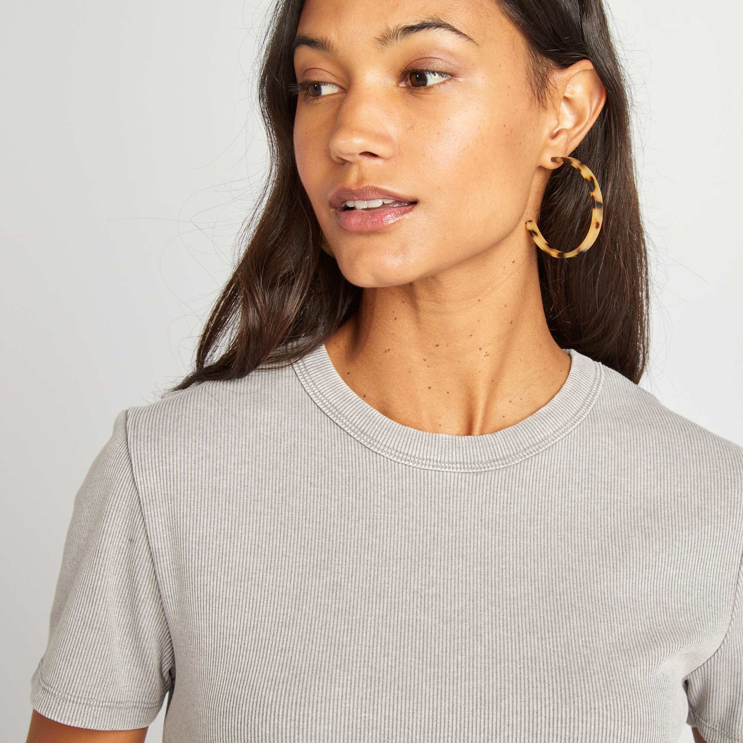 T-shirt cropped côtelé Gris