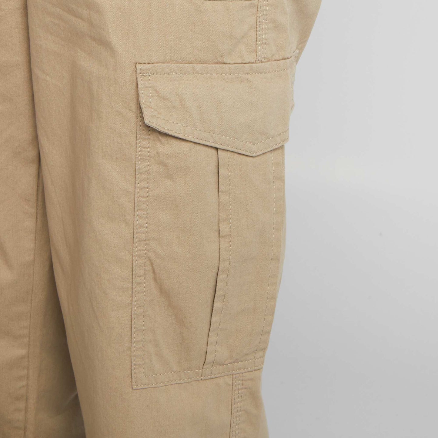 Pantalon large avec poches à rabats Beige