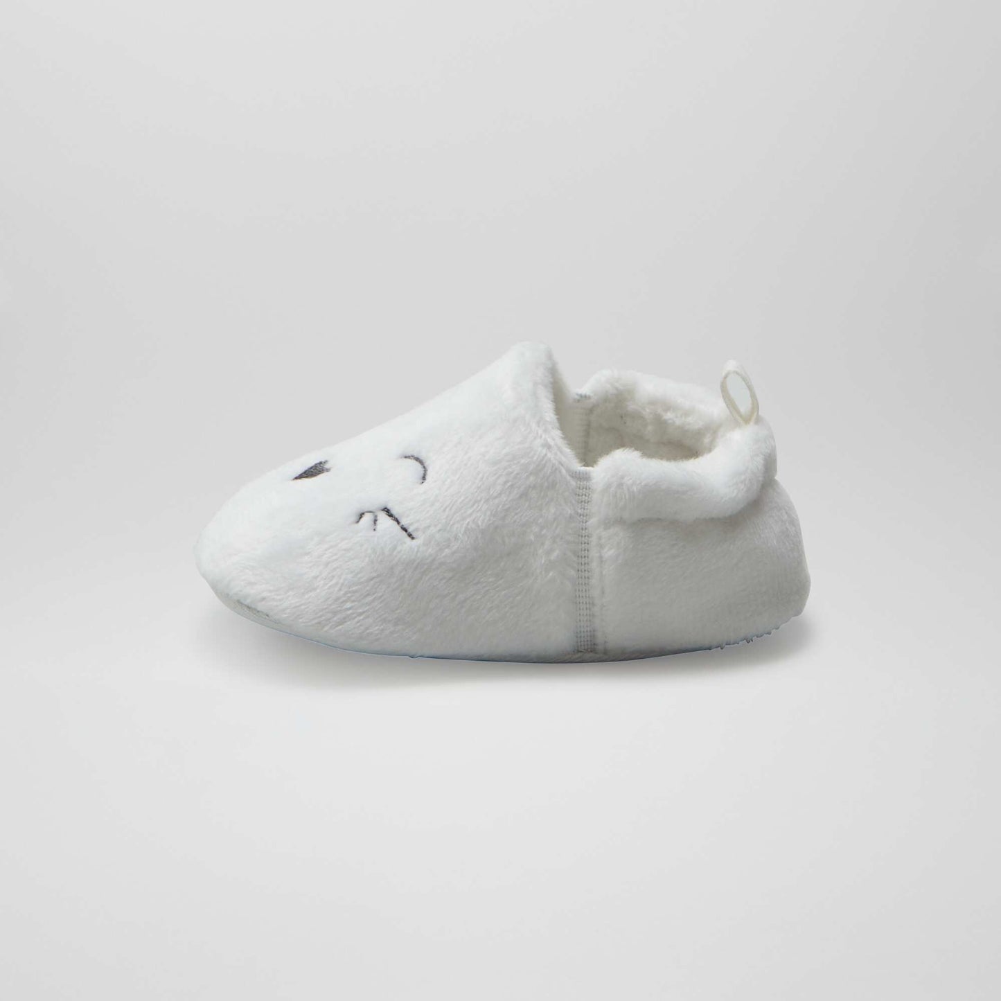 Chaussons en velours blanc