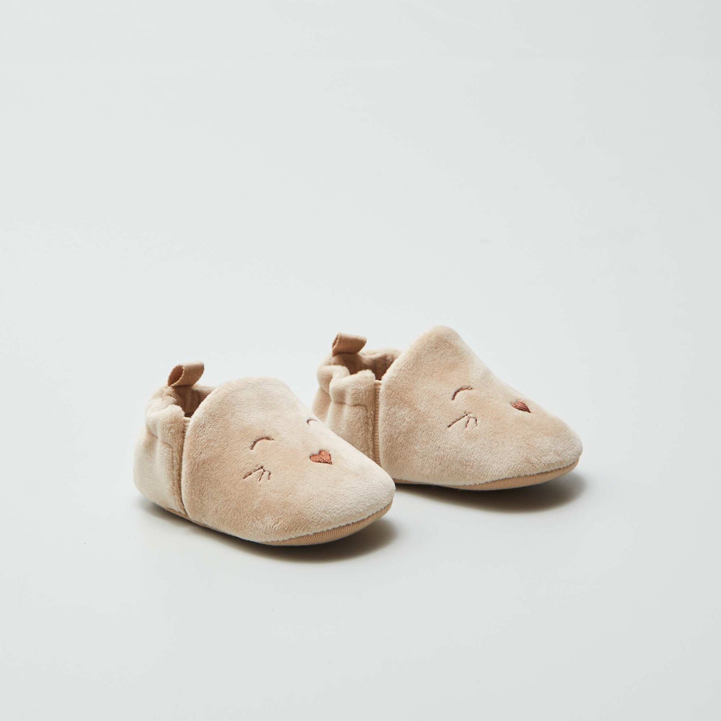 Chaussons en velours beige