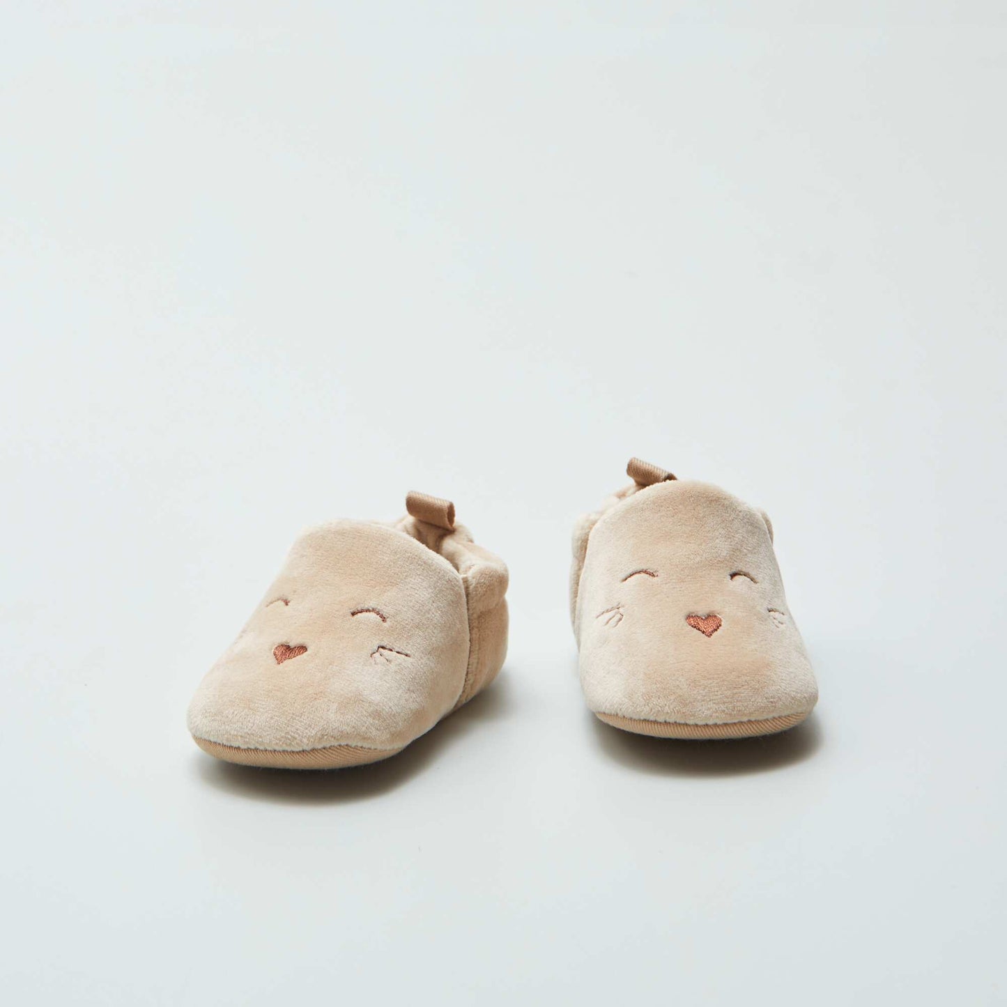 Chaussons en velours beige