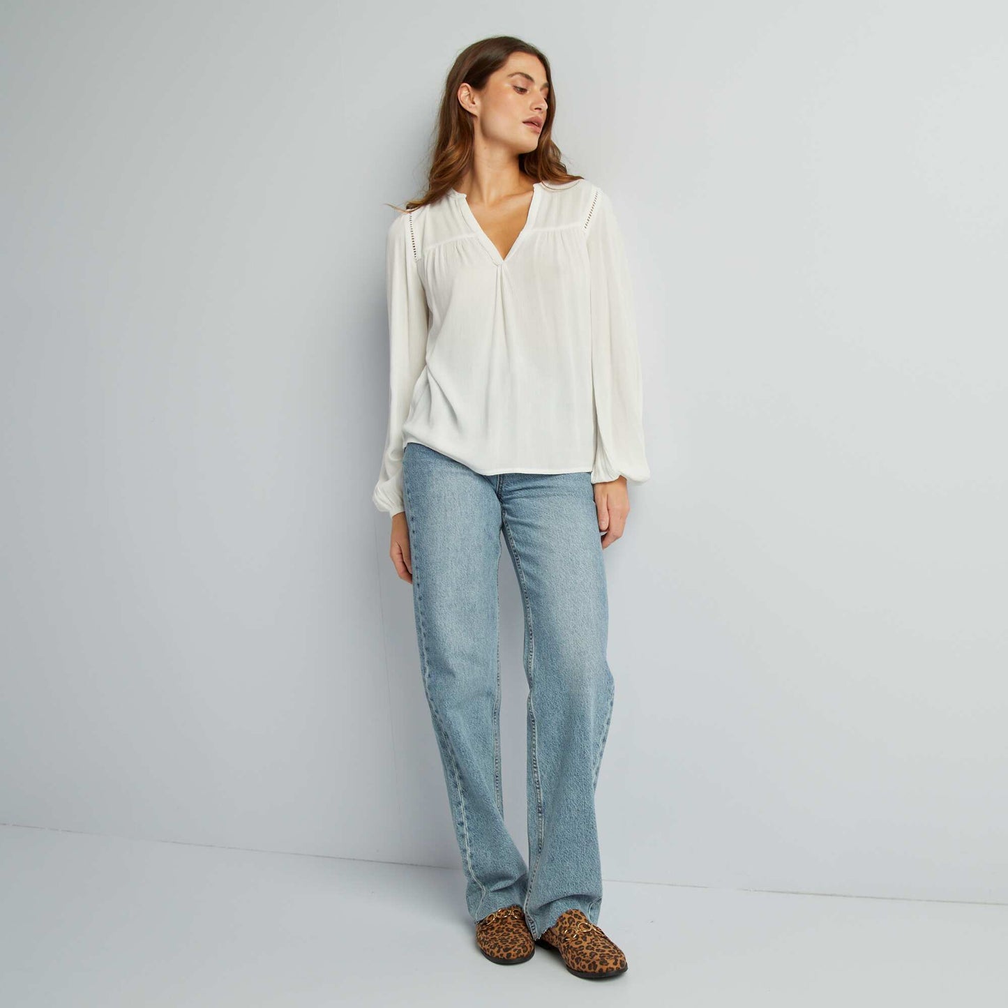 Blouse unie à col V blanc