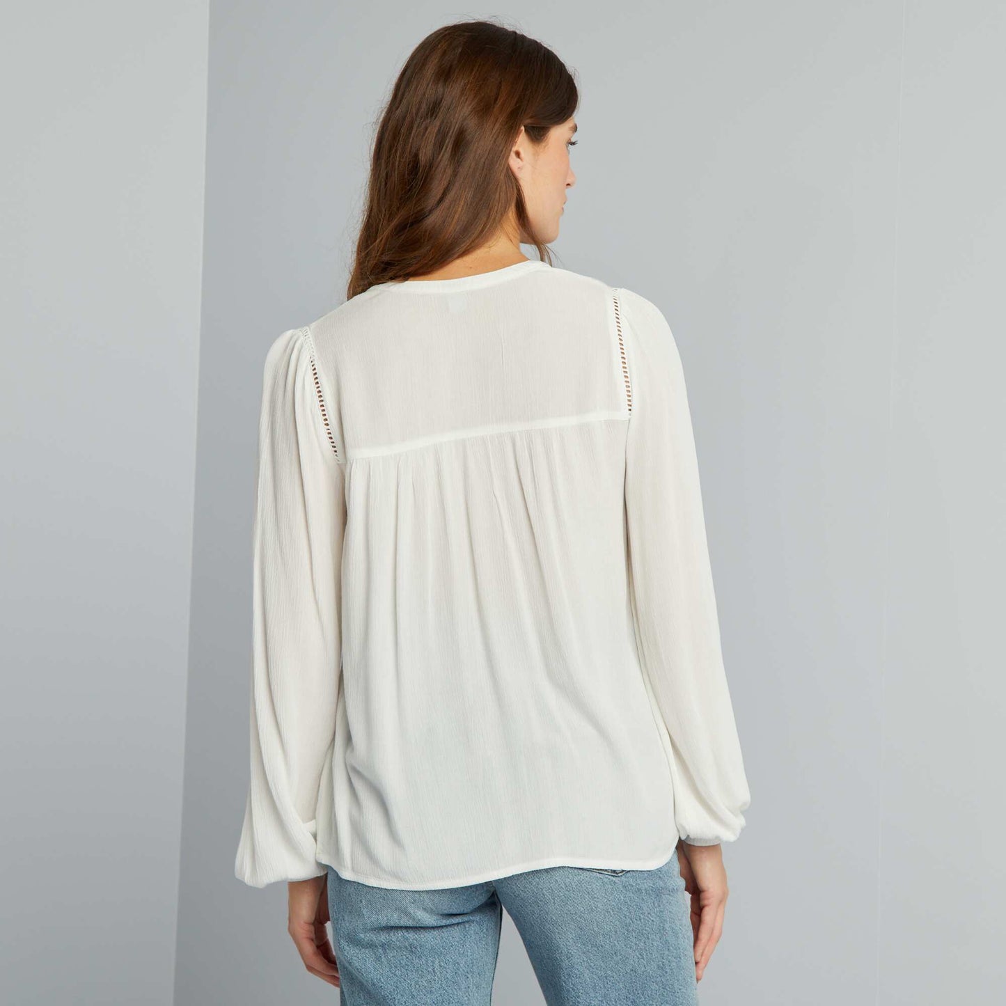 Blouse unie à col V blanc