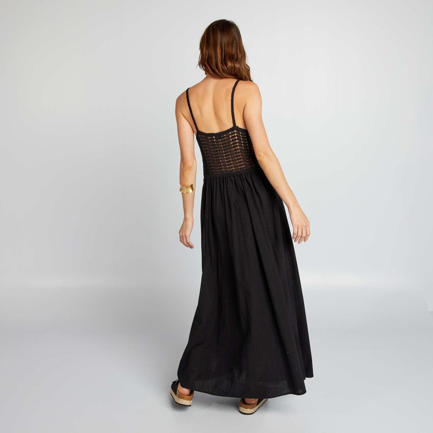 Robe longue évasée en macramé noir