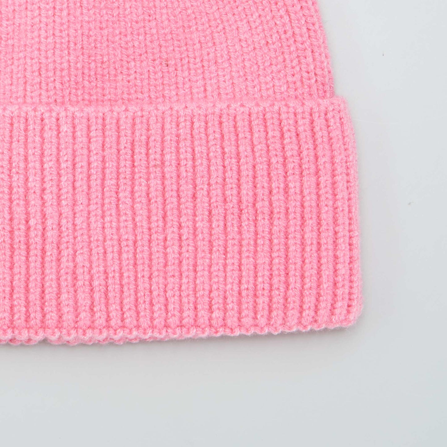 Bonnet en maille avec revers rose