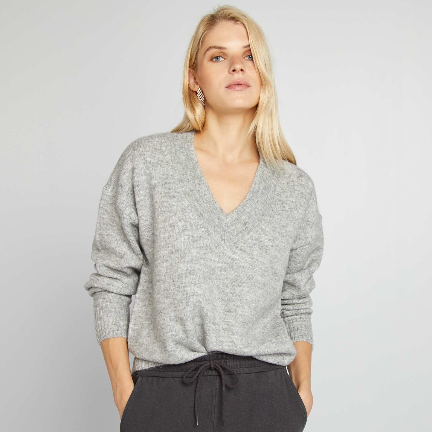 Pull en maille à col V Gris