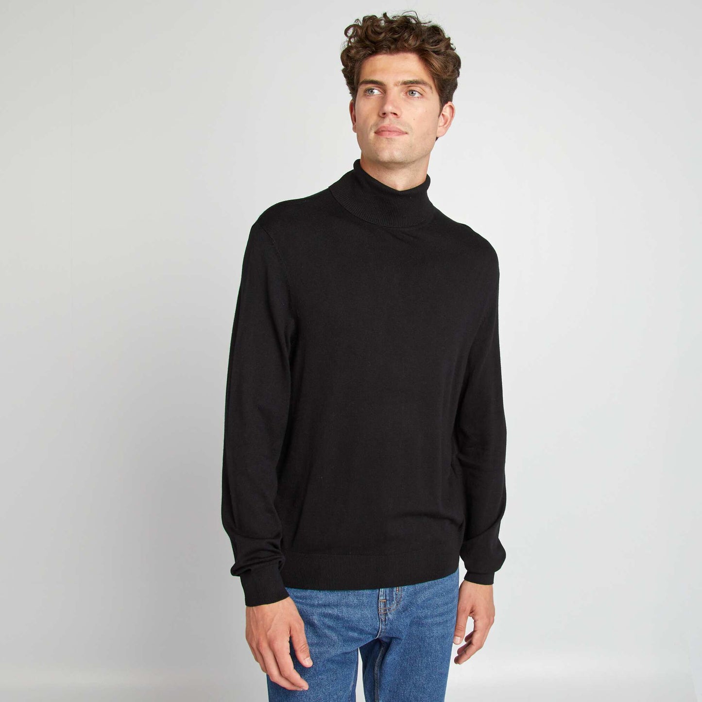 Pull col roulé en maille fine noir