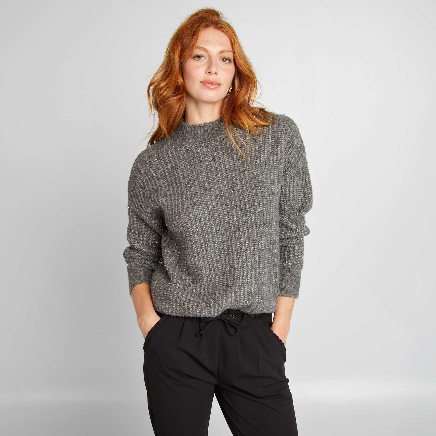 Pull en maille tricot avec perles fantaisies Gris