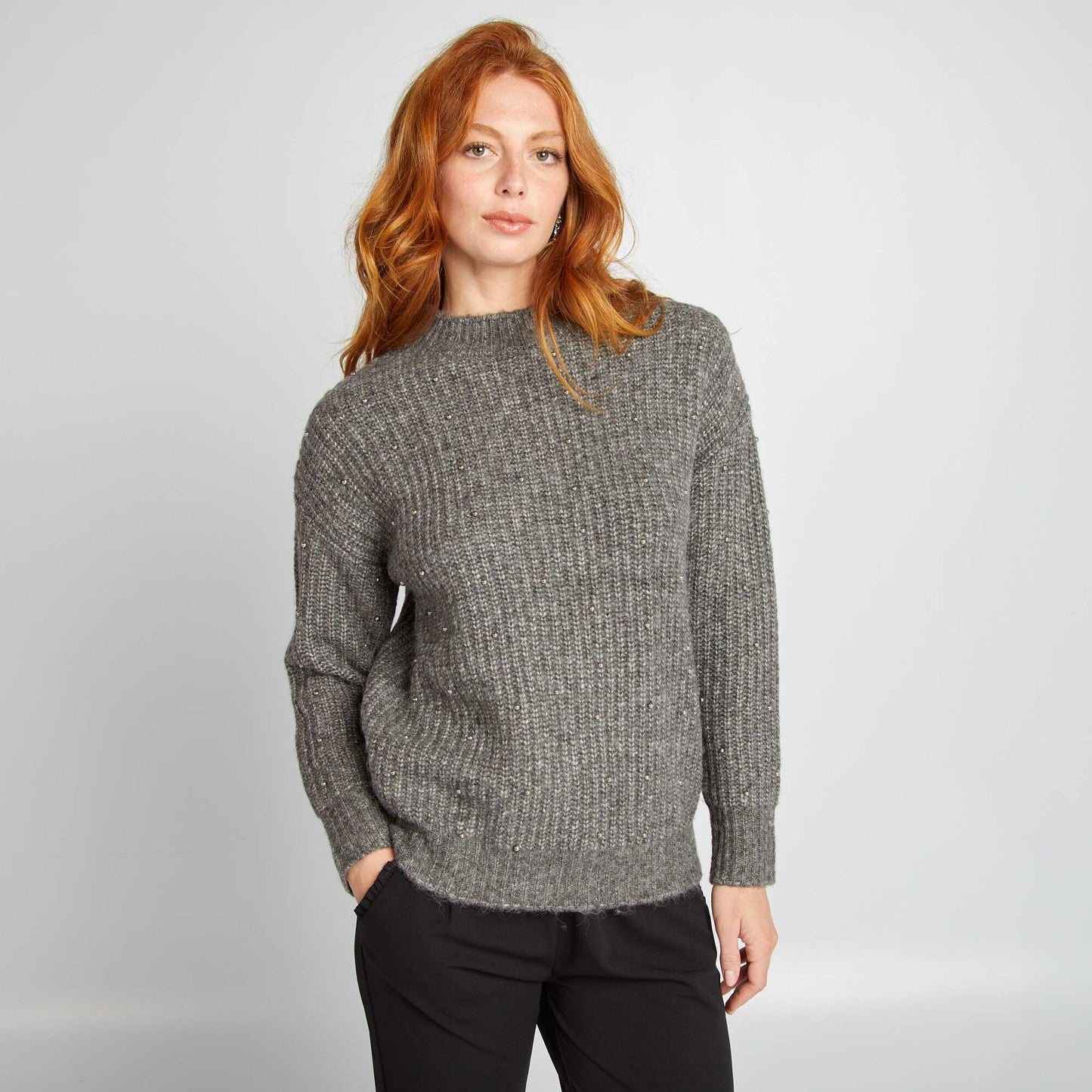 Pull en maille tricot avec perles fantaisies Gris