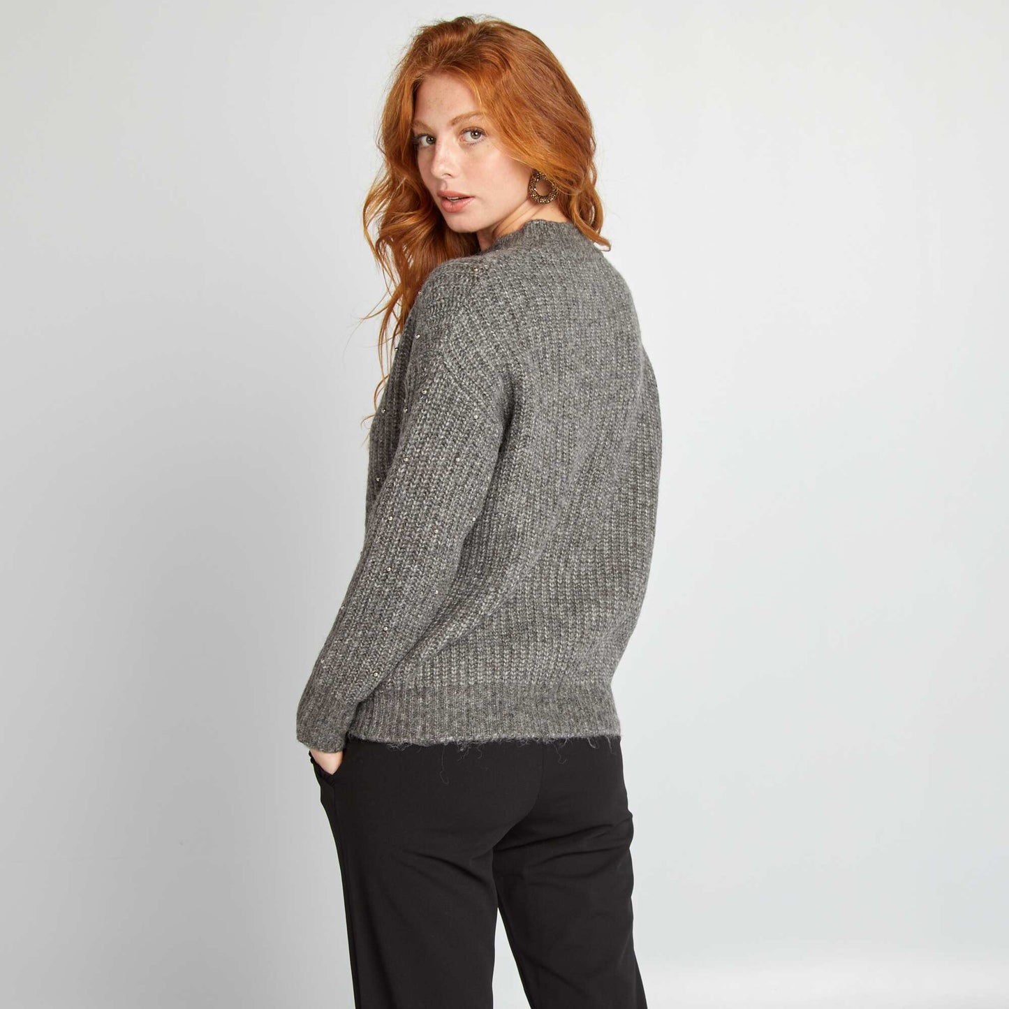 Pull en maille tricot avec perles fantaisies Gris