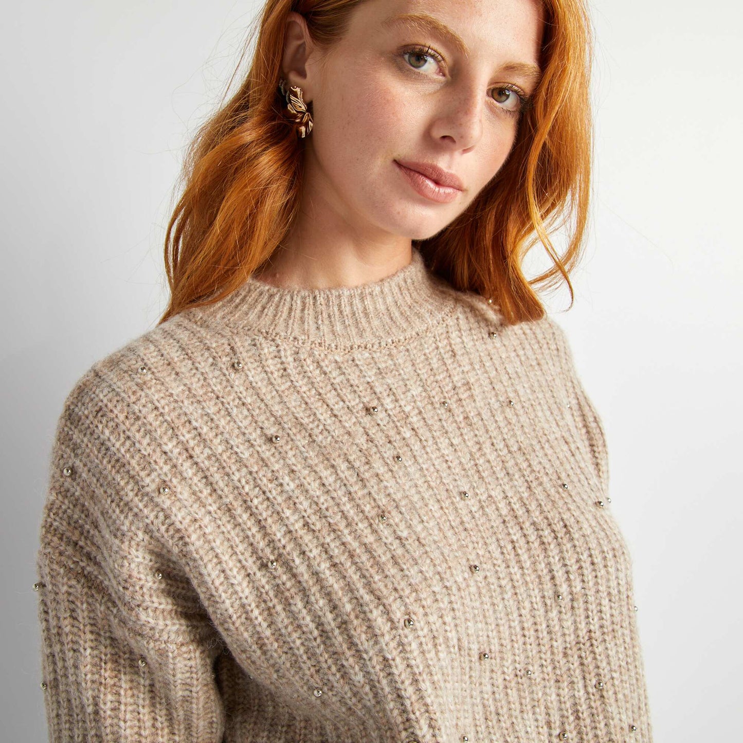 Pull en maille tricot avec perles fantaisies Beige