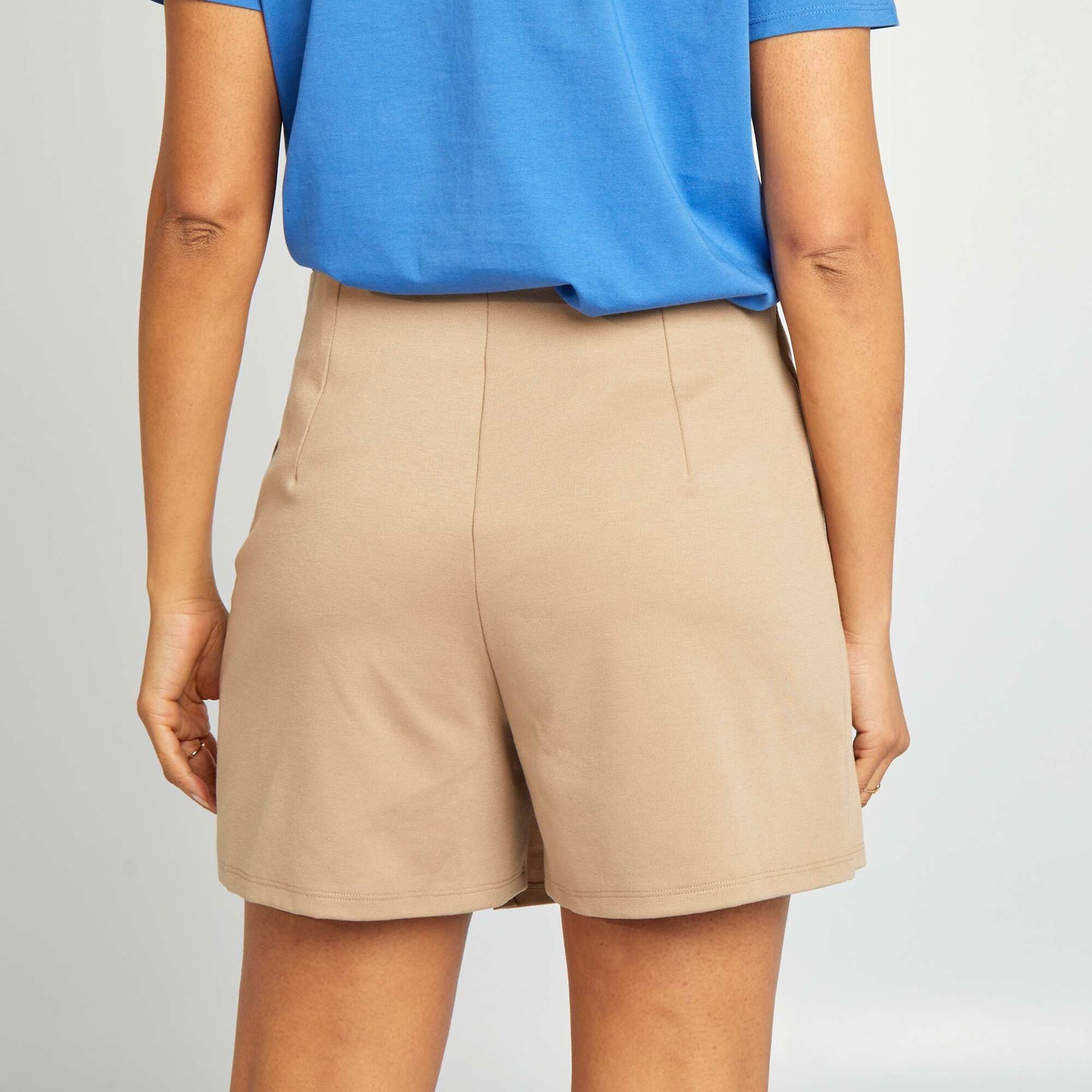 Jupe short à bouton Beige