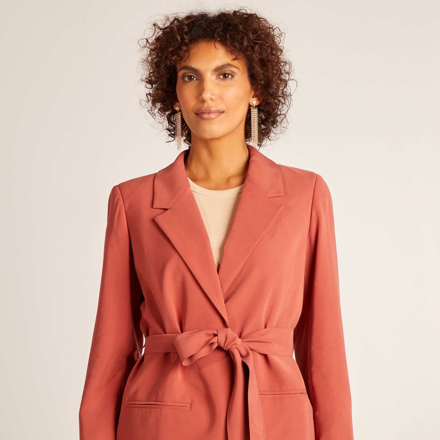 Veste tailleur avec ceinture à nouer ROUGE