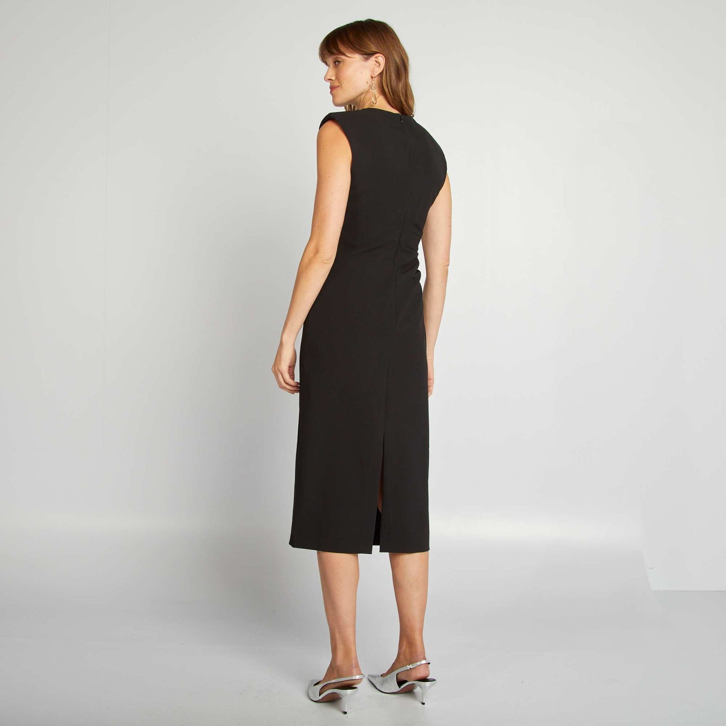 Robe longue drapée avec épaulettes noir