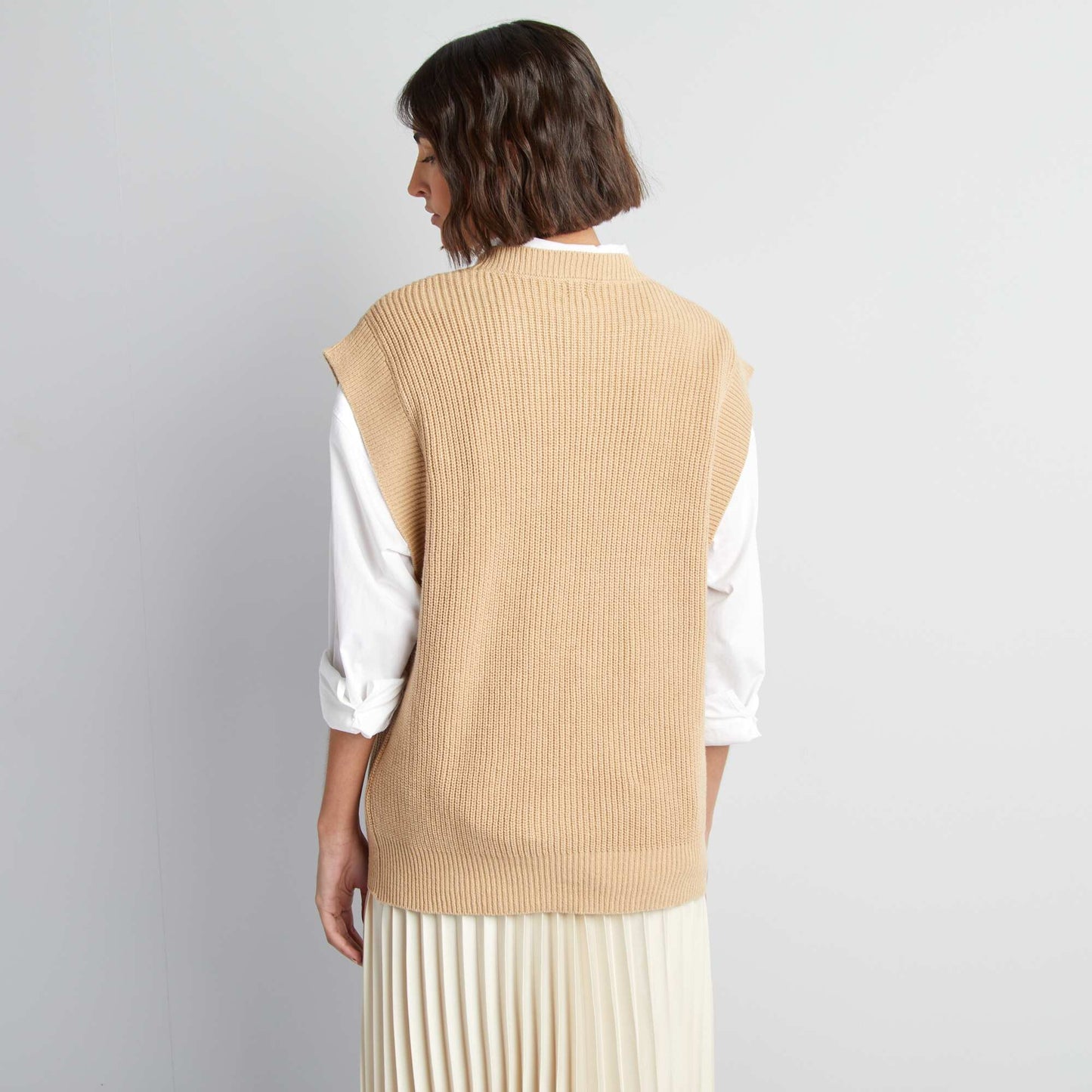 Pull sans manches col V BEIGE