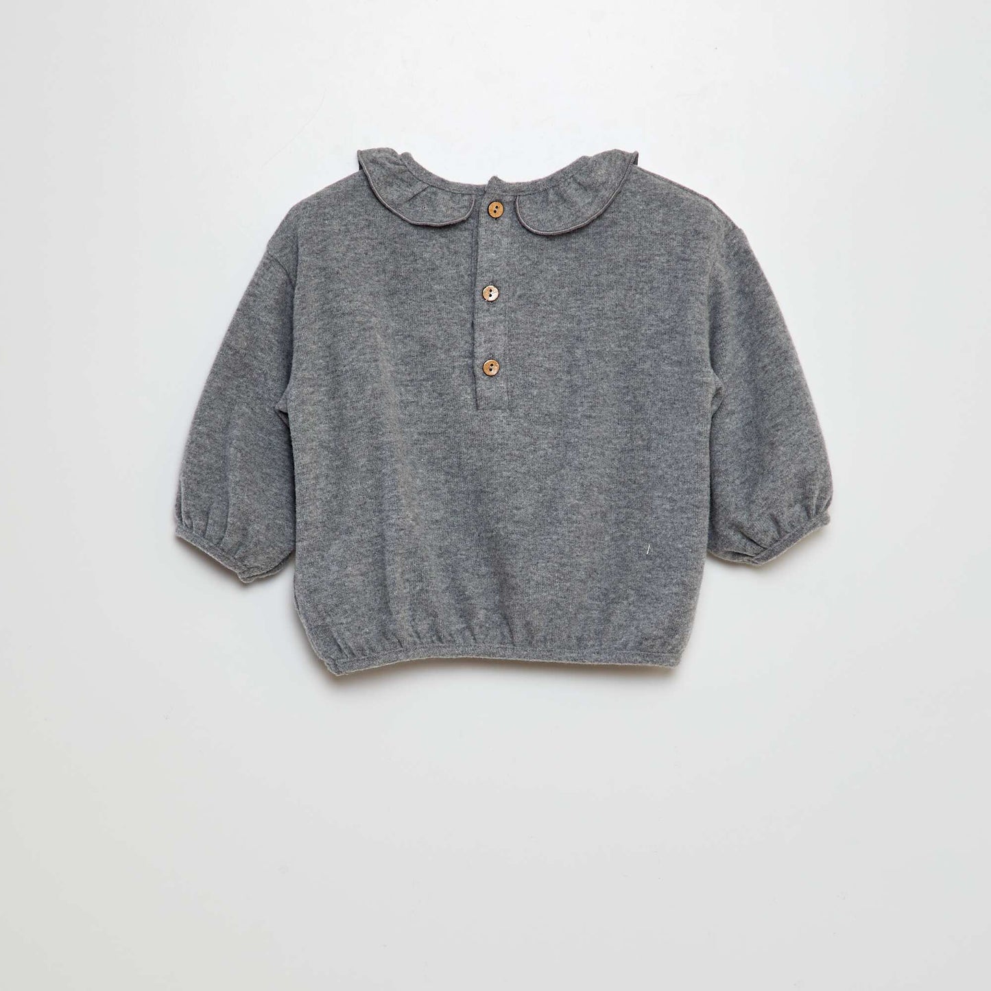 Pull en maille doudou col volantée GRIS