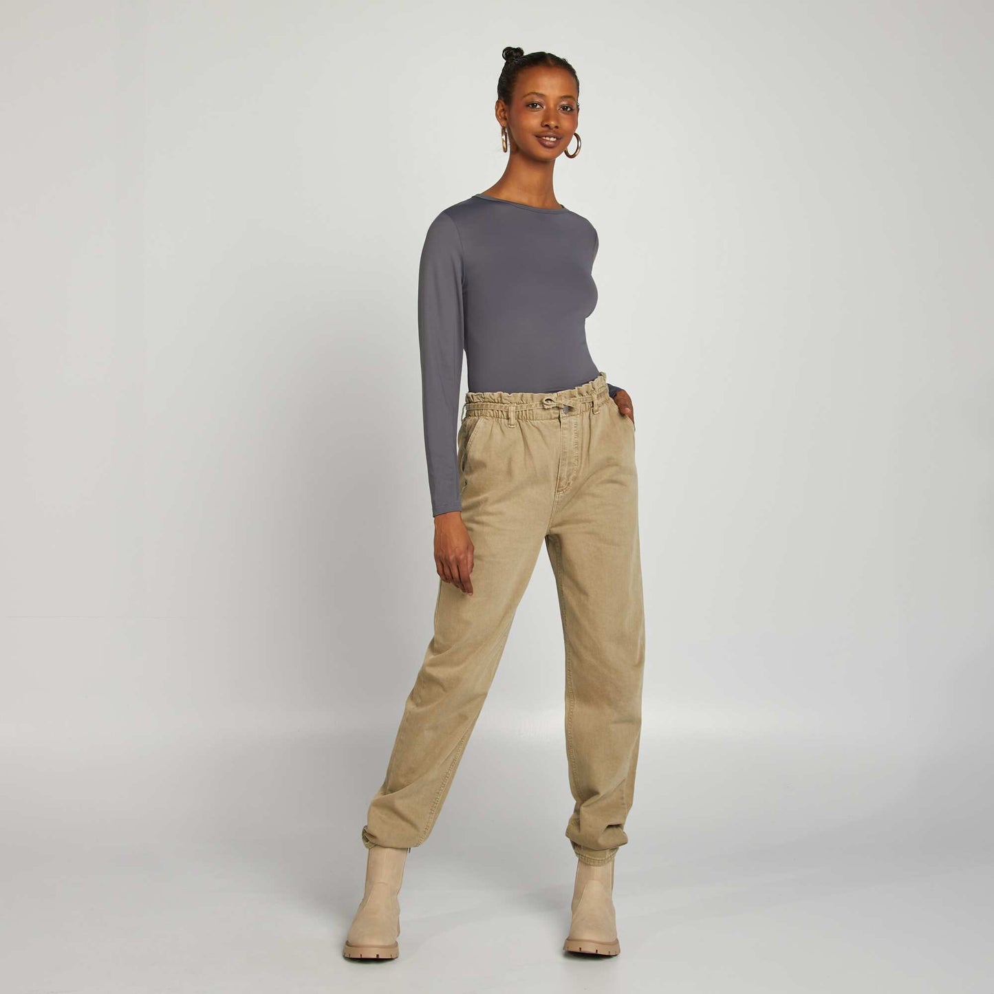 Pantalon en twill avec fine ceinture à nouer VERT