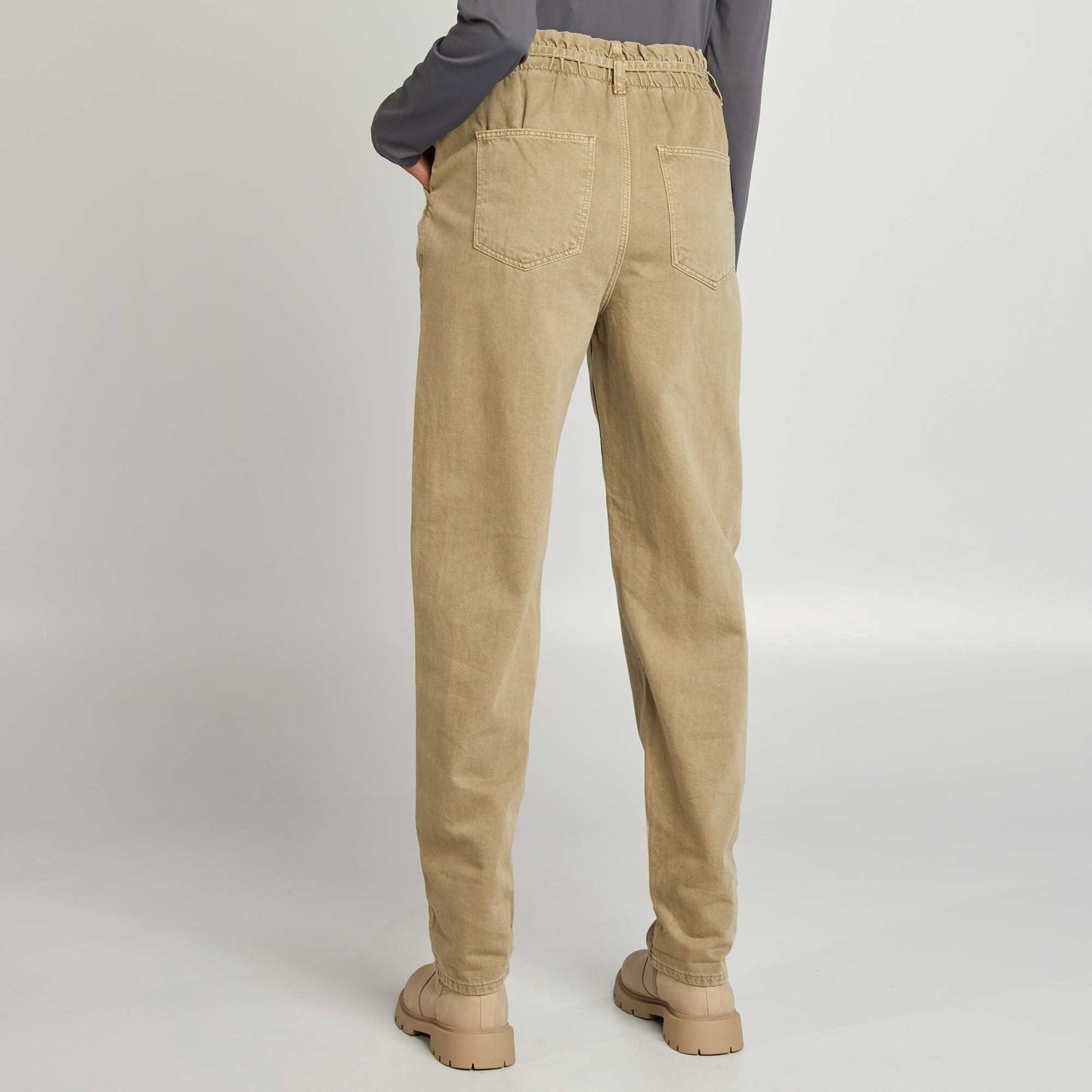 Pantalon en twill avec fine ceinture à nouer VERT