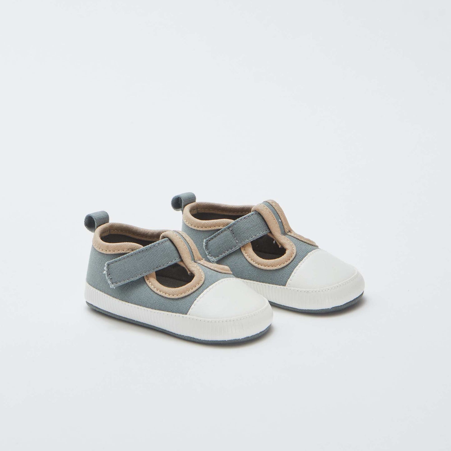 Chaussons esprit baskets en toile VERT