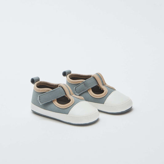 Chaussons esprit baskets en toile VERT