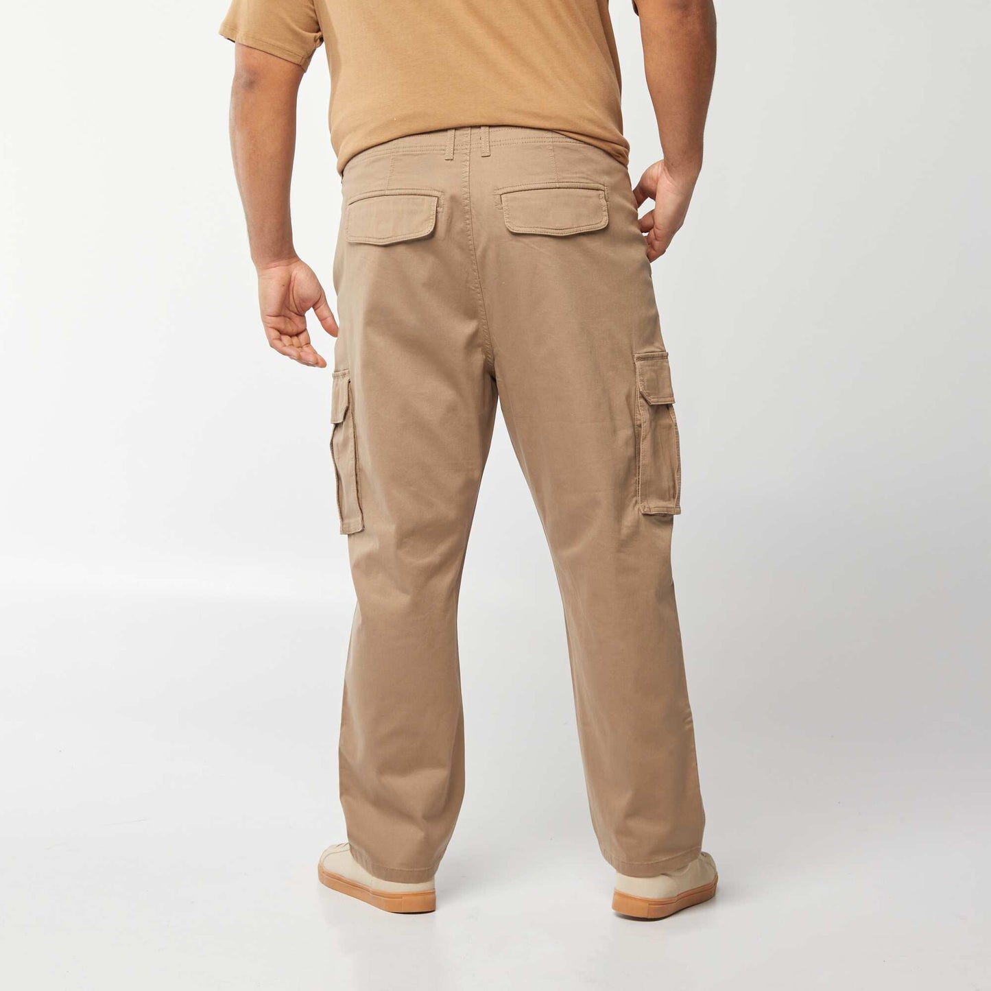 Pantalon uni avec multipoches MARRON